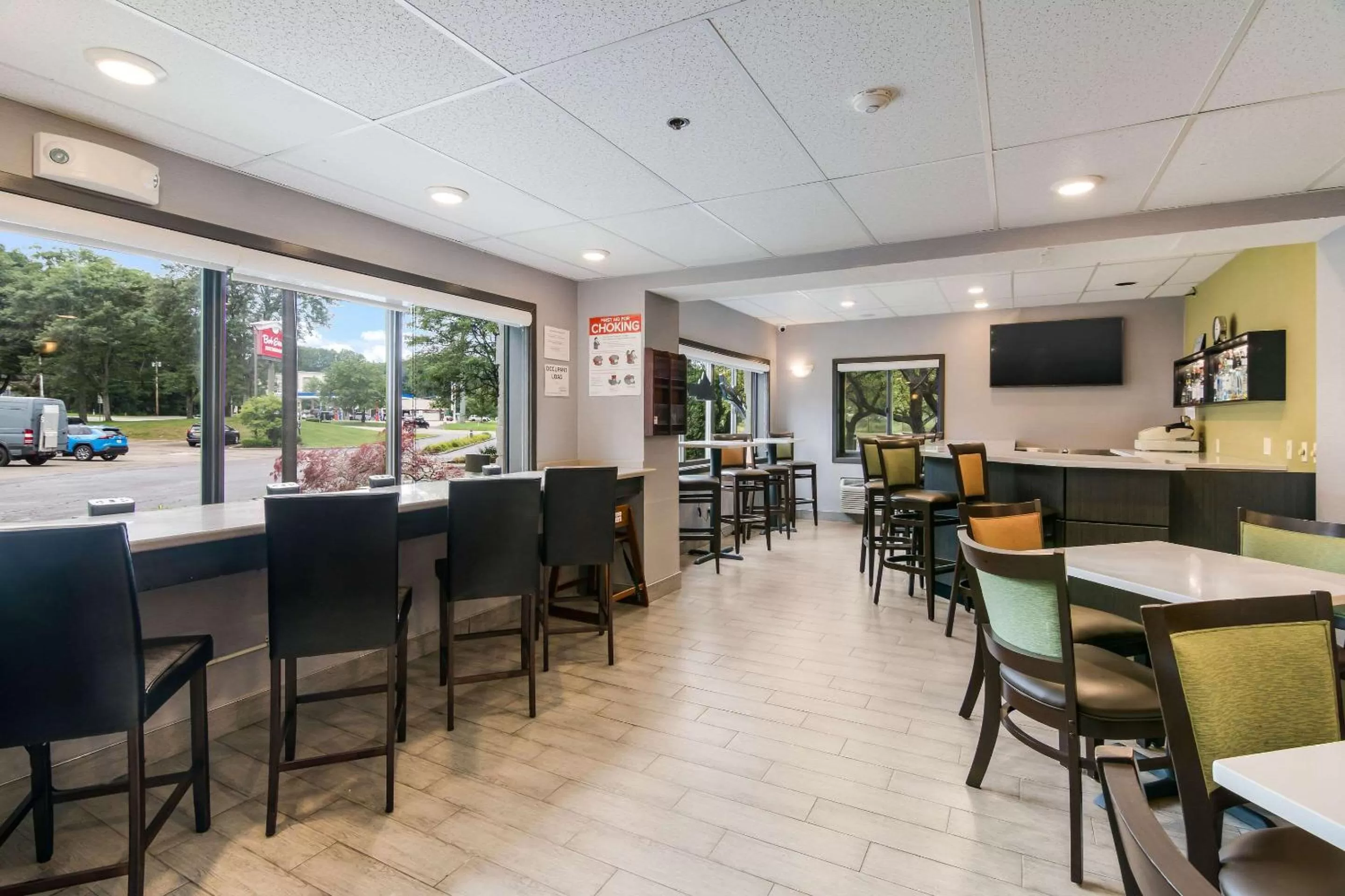 Restaurant/places to eat in Clarion Pointe Jamestown - Falconer