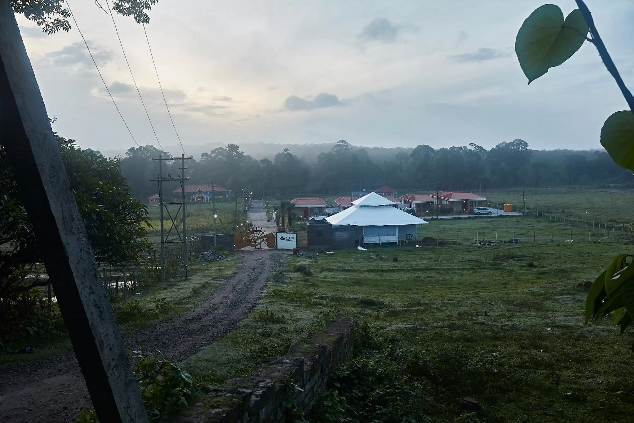 Restaurant/places to eat in Sixth Element