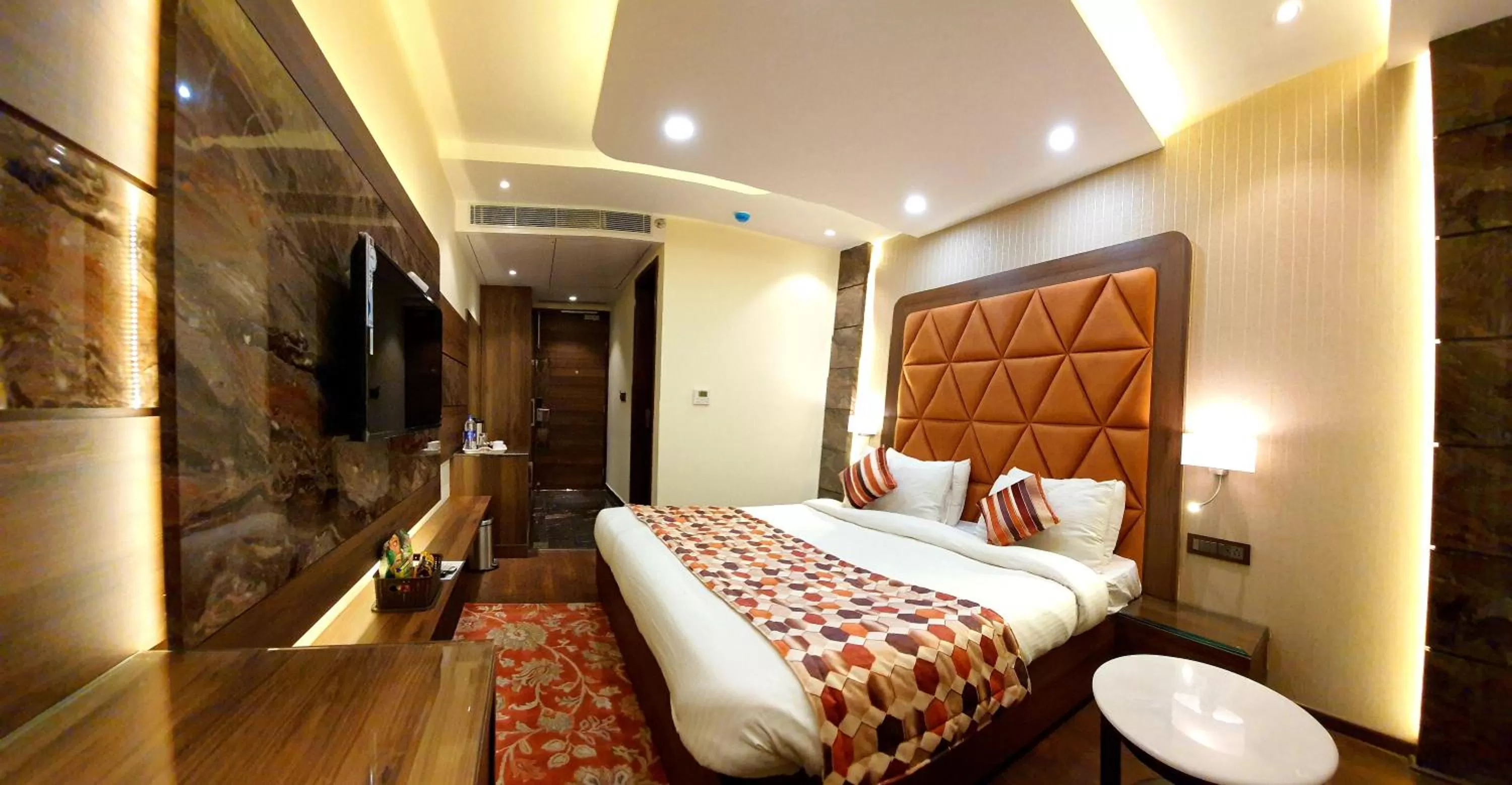 Bed in Hotel Makhan Residency
