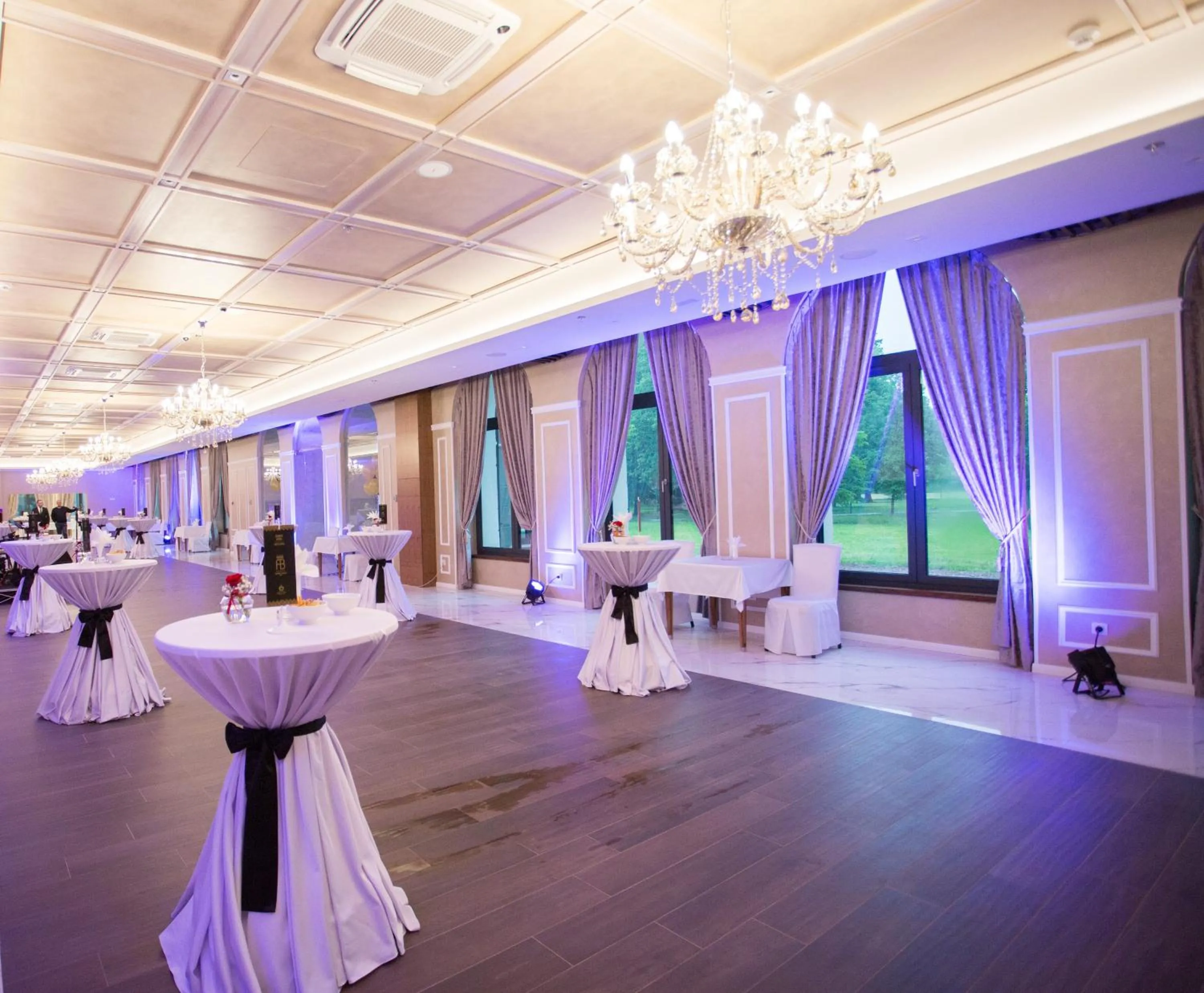 Restaurant/places to eat in Hotel Austria & Bosna