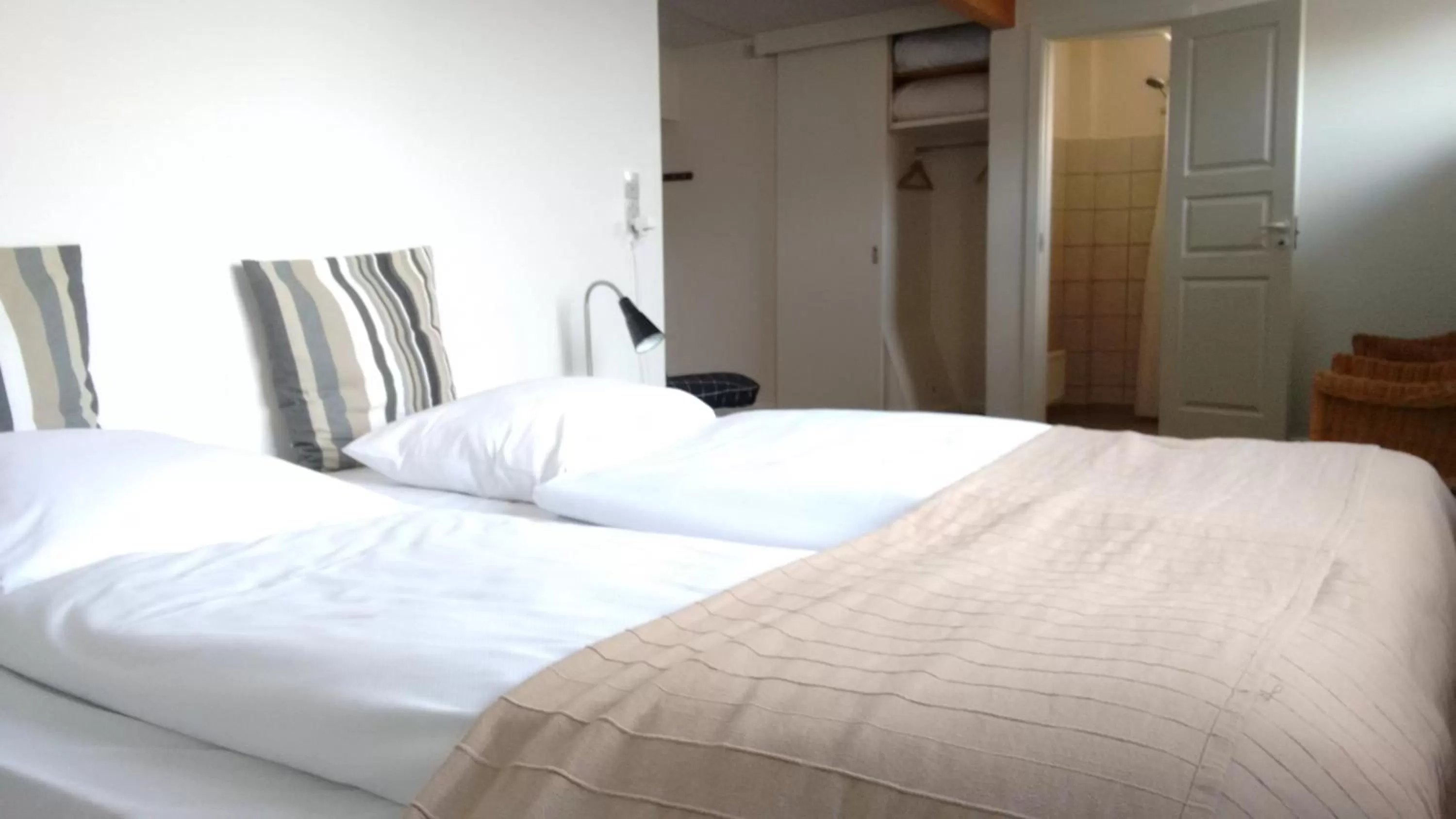 Photo of the whole room, Bed in Annex