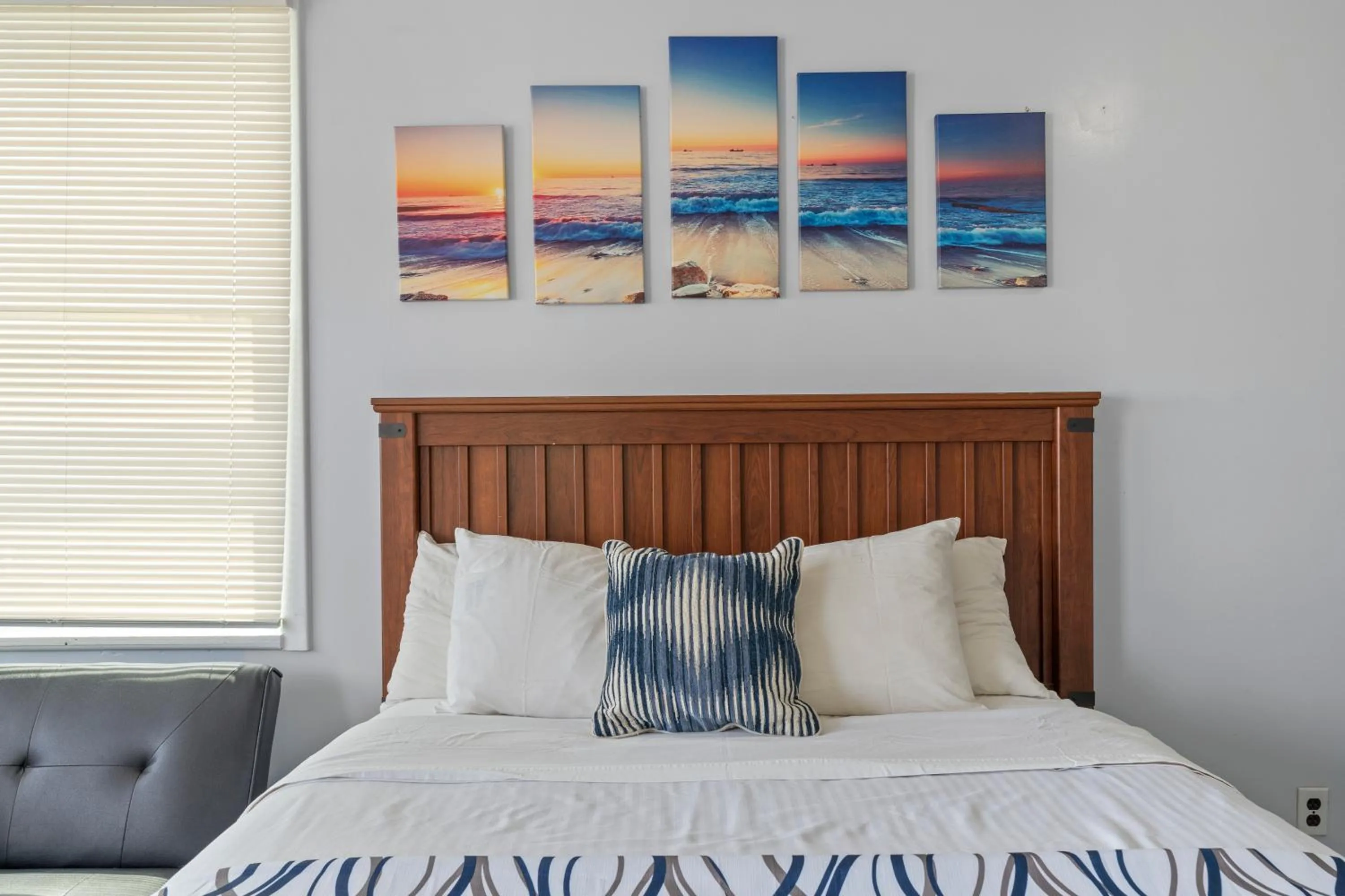 Bed in Mt Royal Motel