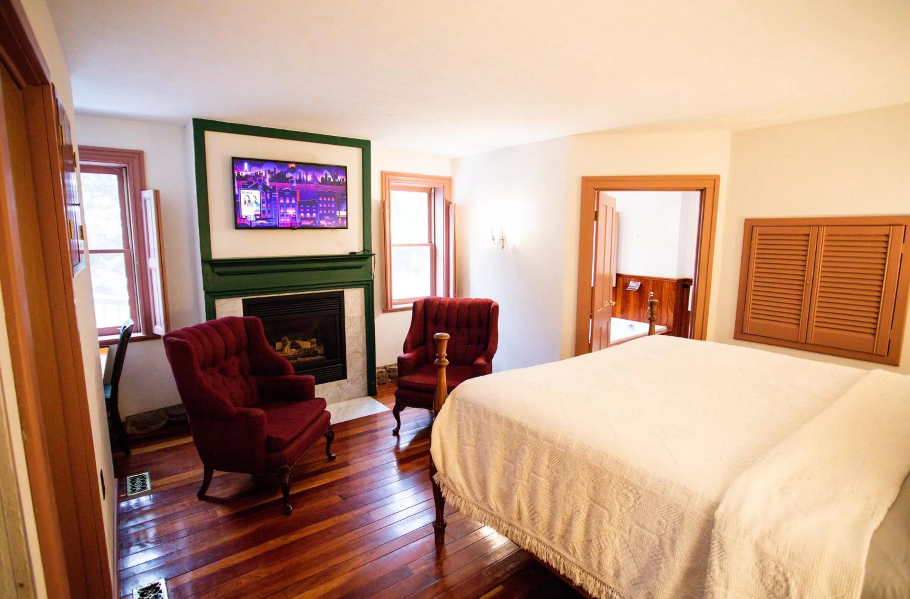 Photo of the whole room, Bed in Baneberry Meadows B&B
