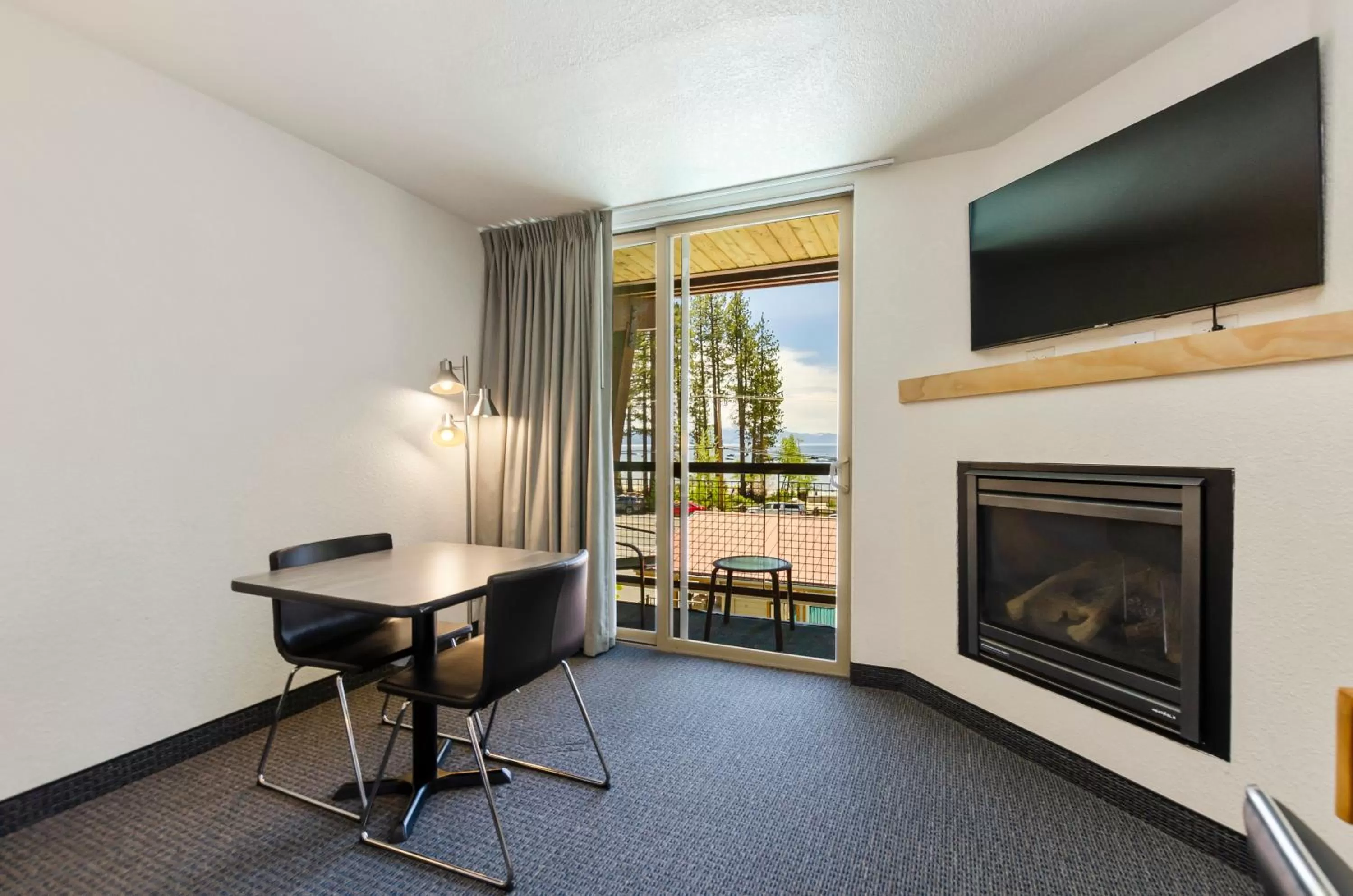 TV and multimedia in Firelite Lodge