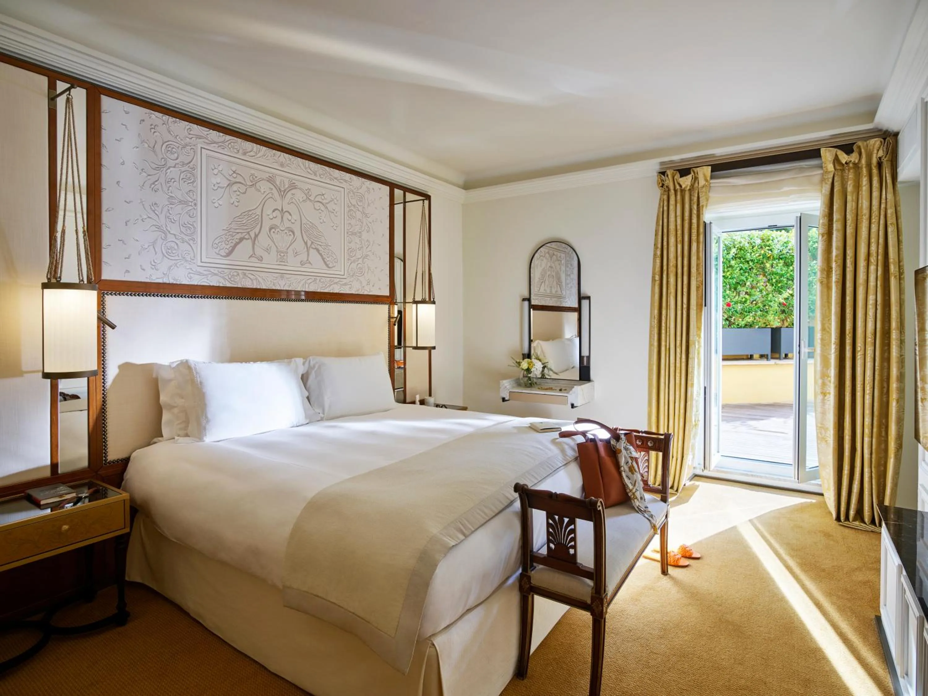 Bedroom, Bed in Hotel Eden - Dorchester Collection