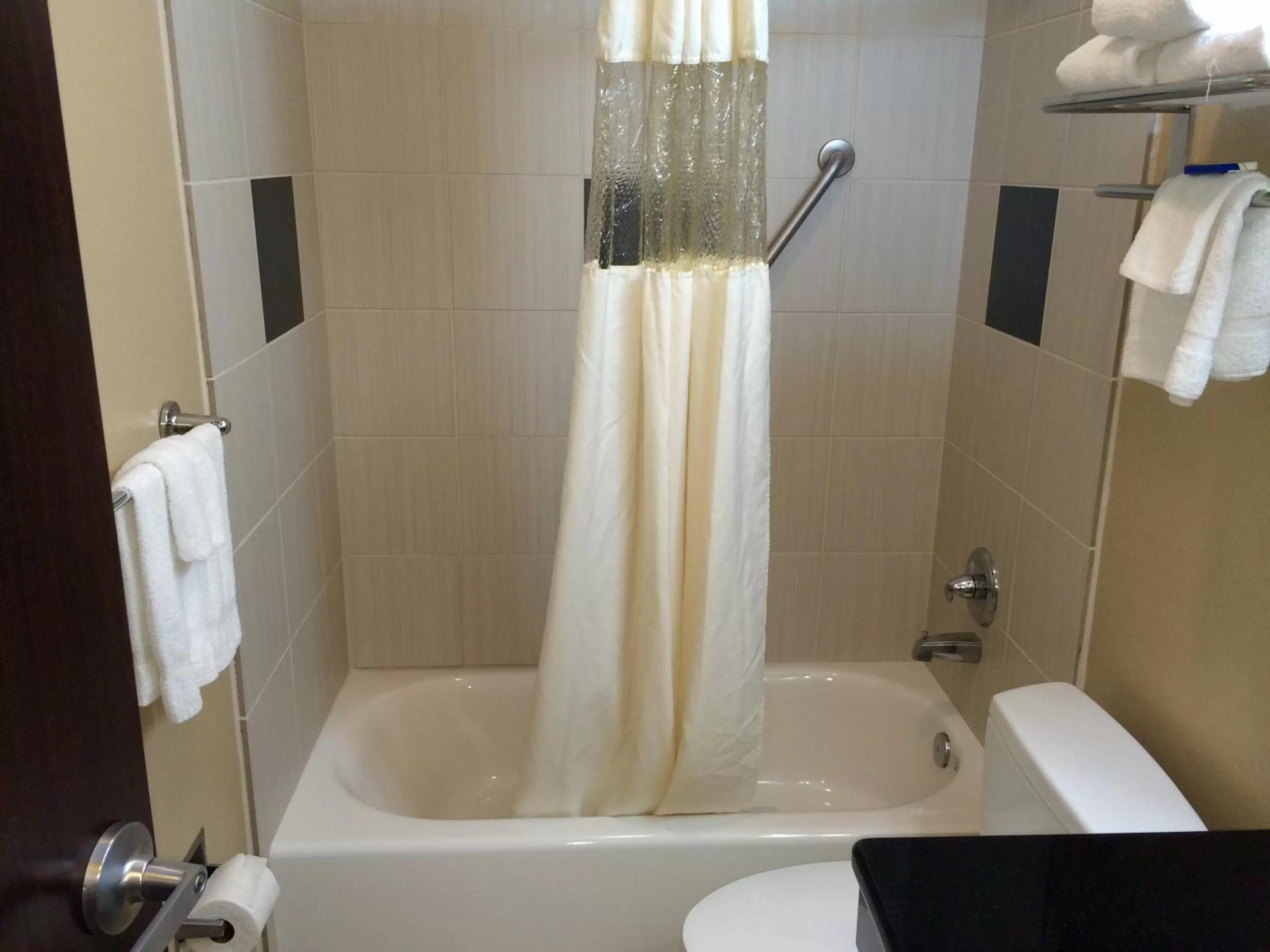 Shower in Cityview Inn & Suites Downtown /RiverCenter Area
