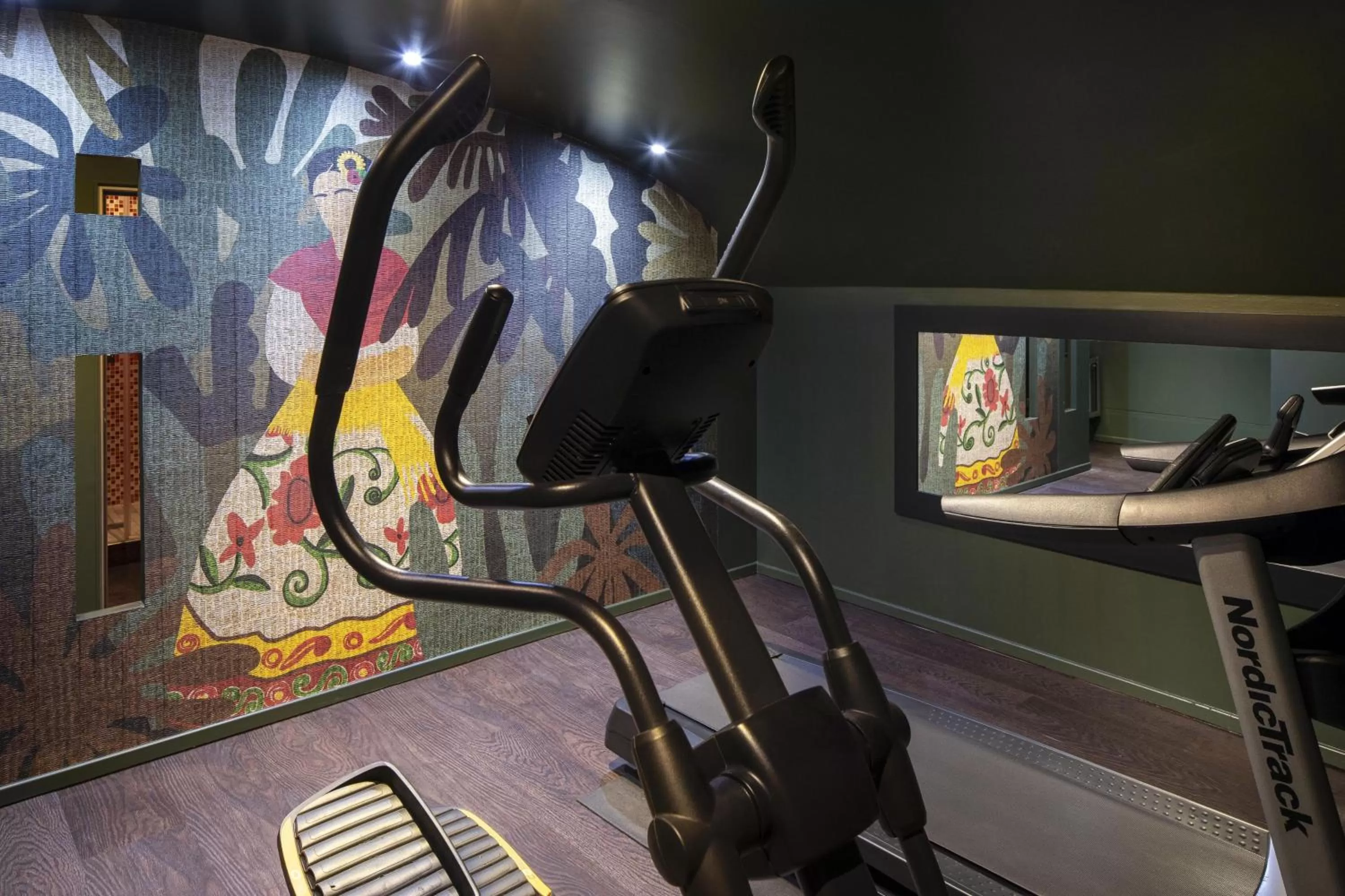 Fitness centre/facilities in Hôtel Elysées Régencia