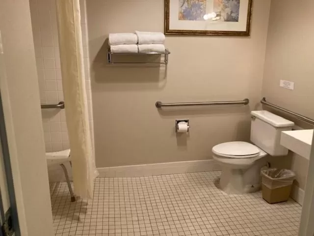 Toilet in Days Inn by Wyndham Capitol Reef