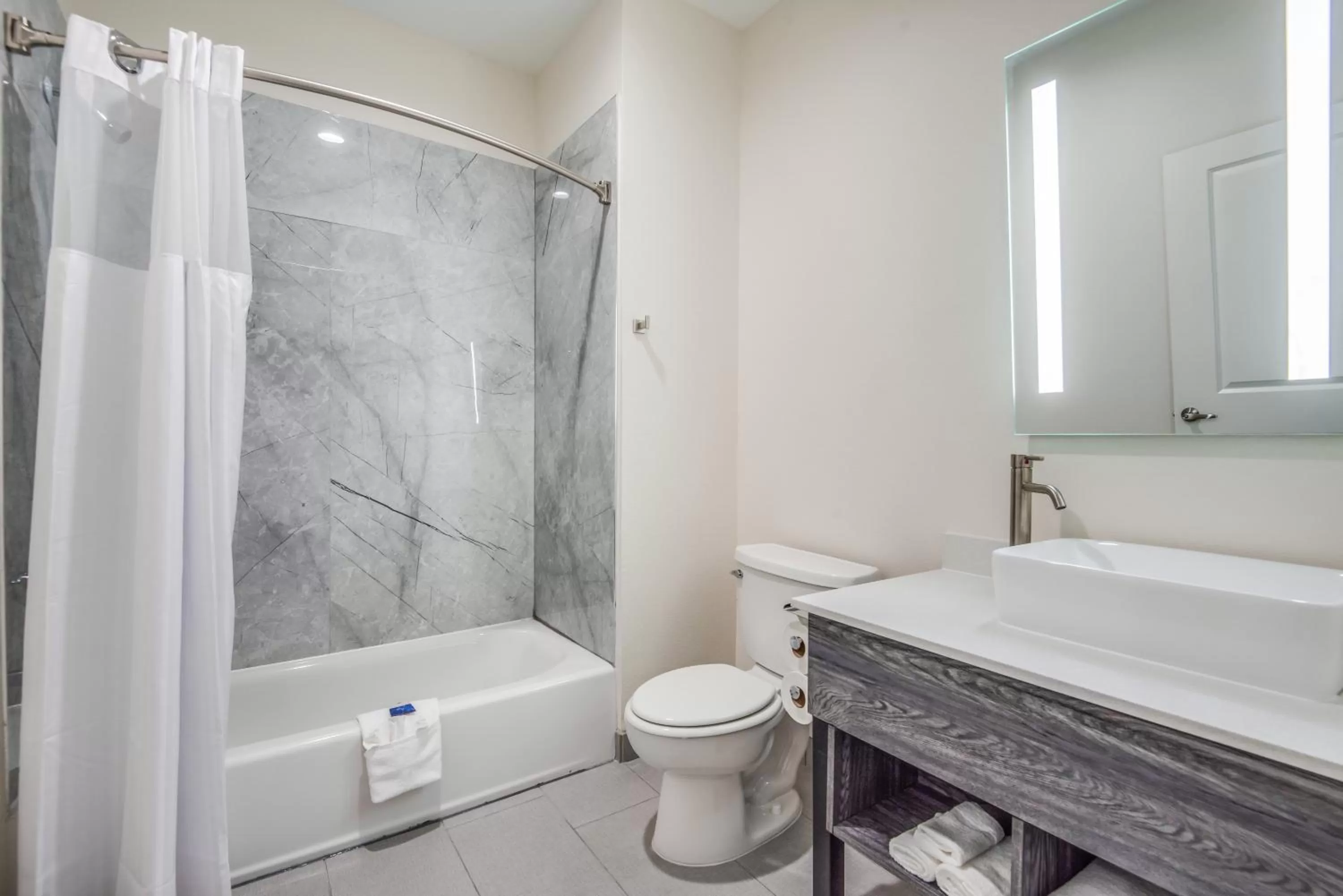 Americas Best Value Inn & Suites Houston at Hwy 6