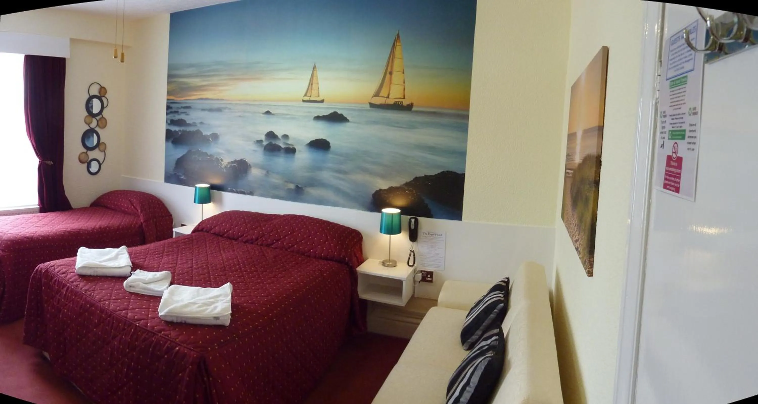 Bedroom, Bed in The Regal Hotel