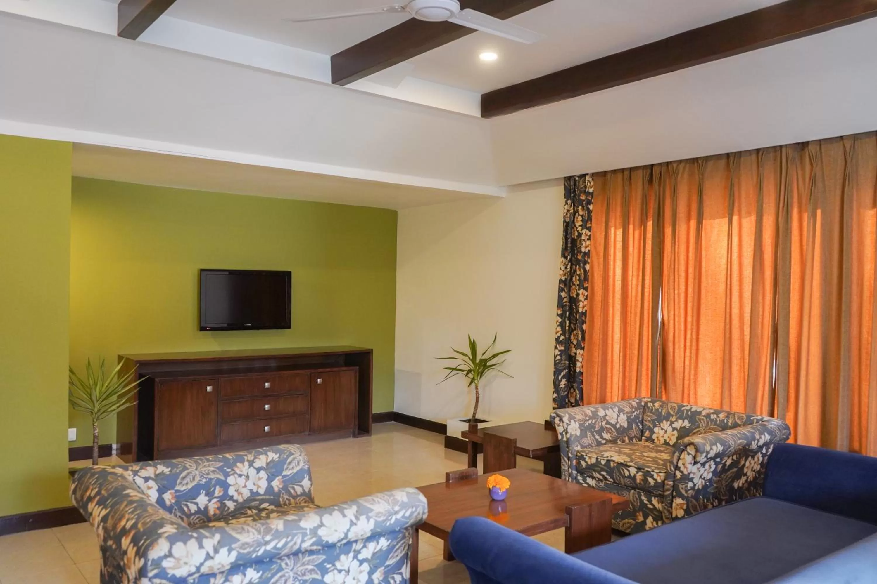 Living room in Country Inn Nature Resort Bhimtal