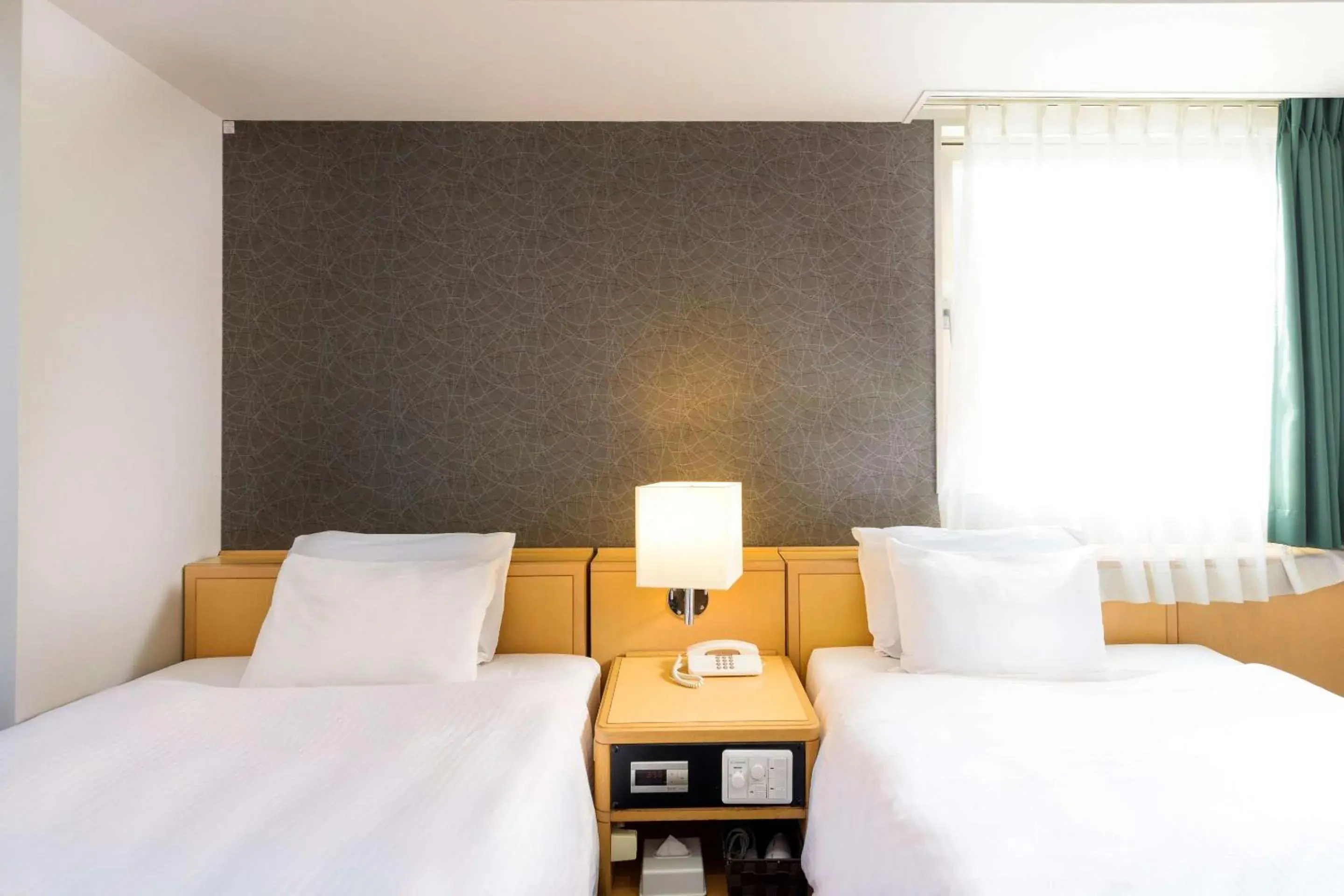 Deluxe Twin Room with Sofa Bed in SureStay Plus Hotel by Best Western Shin-Osaka Deluxe Twin Room with Sofa Bed in SureStay Plus Hotel by Best Western Shin-Osaka
