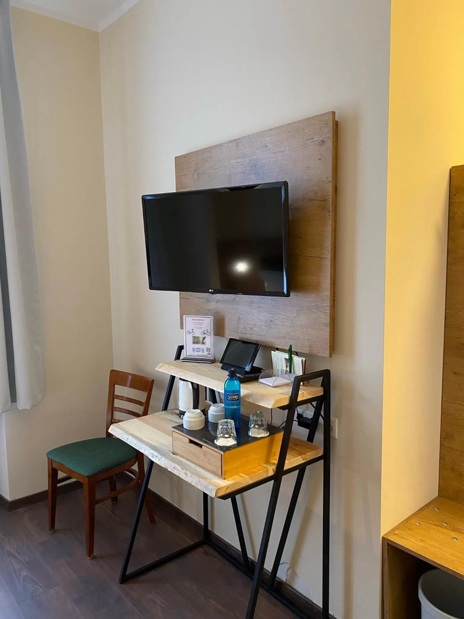 TV and multimedia, TV/Entertainment Center in Altstadt Hotel