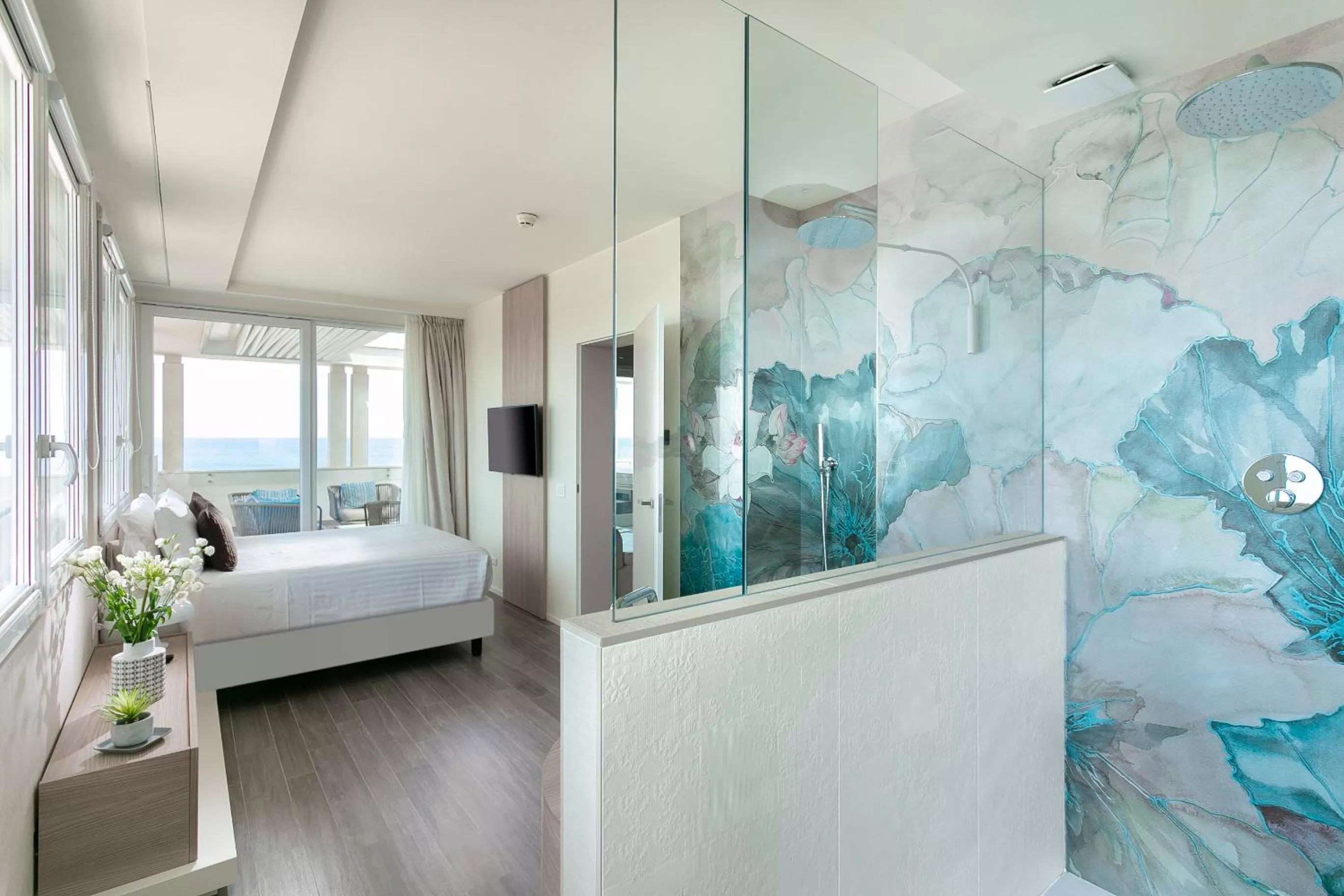 Bathroom, Bed in Hotel Ambasciatori