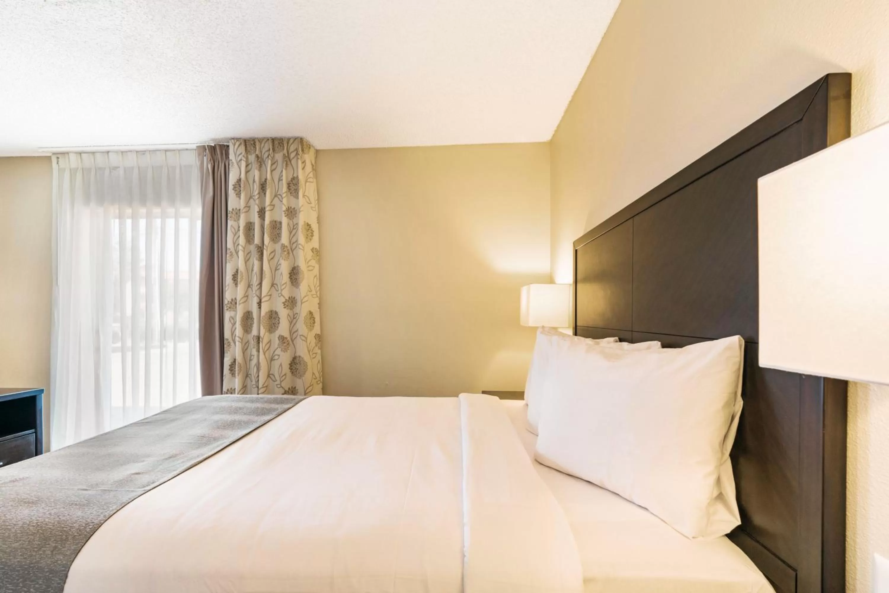 Bed in Chase Suite El Paso