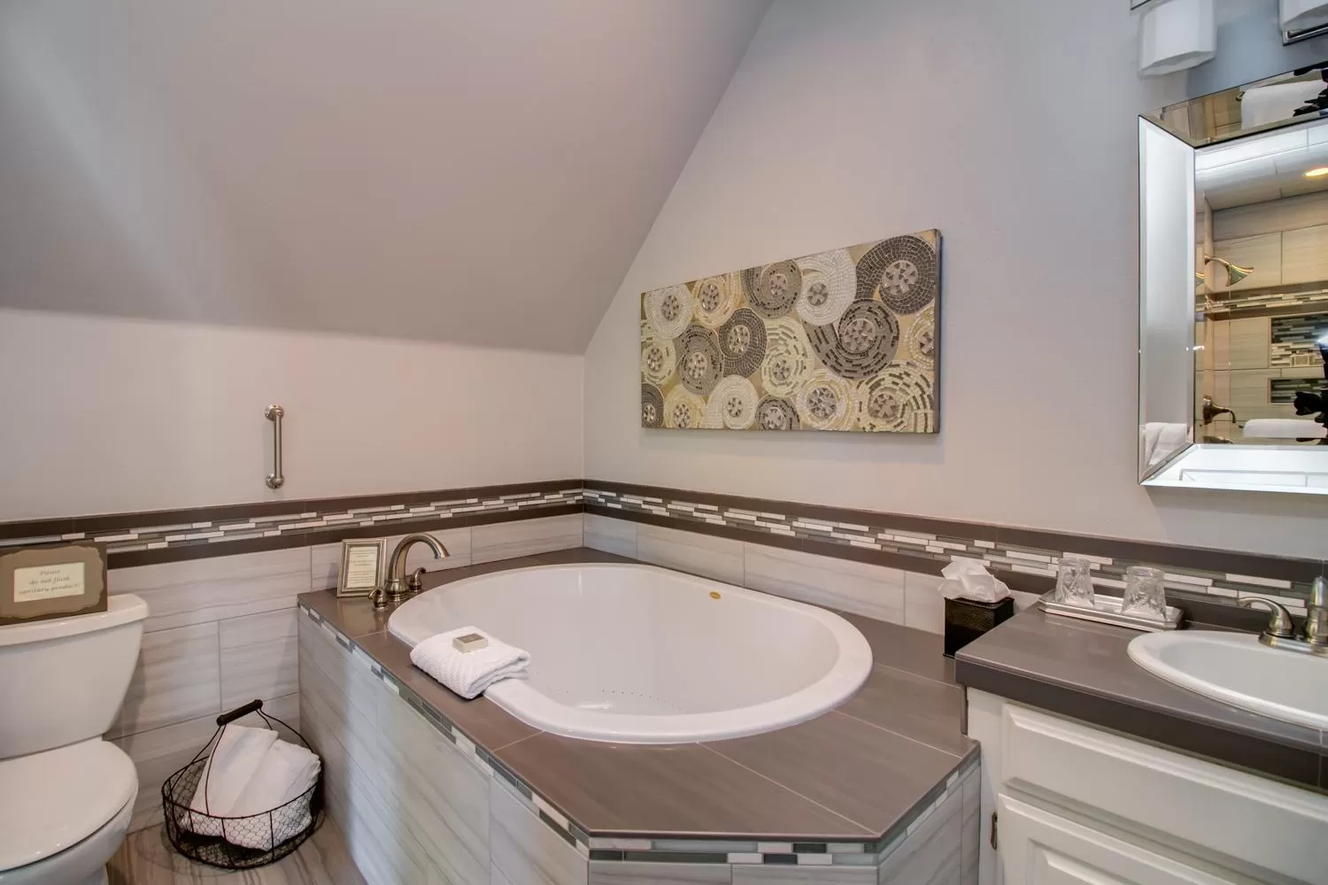 Bathroom in Winchester Inn