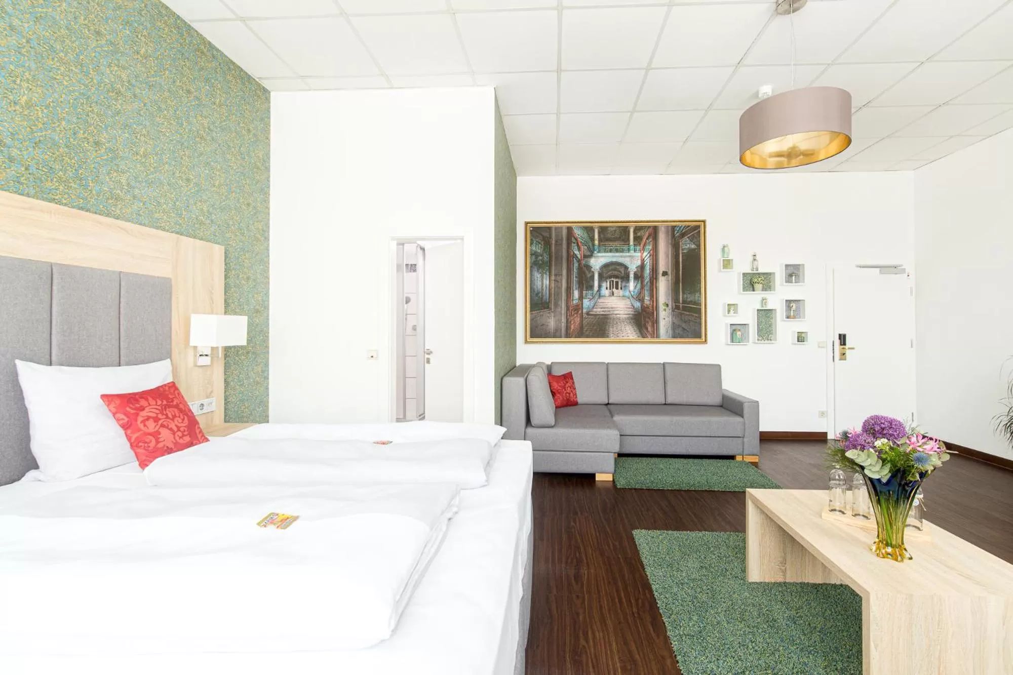 Photo of the whole room in Pallas Hotel