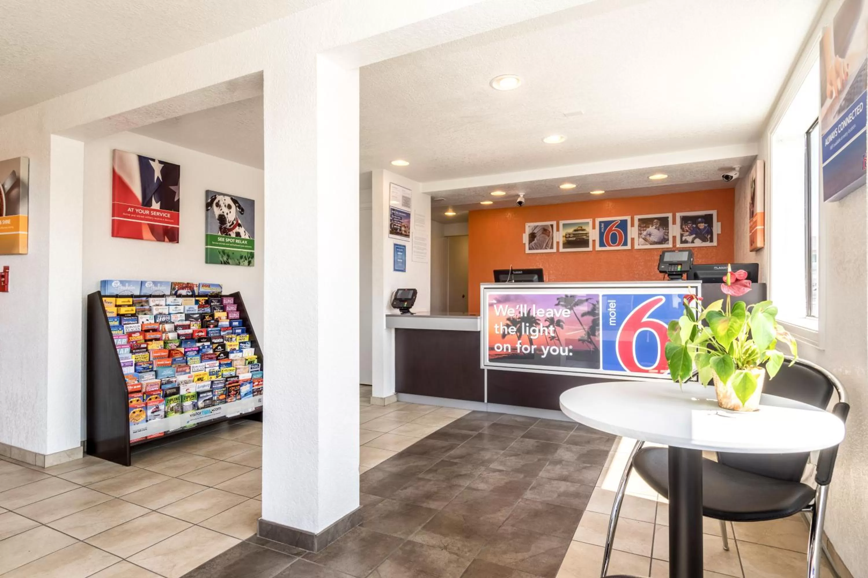 Lobby or reception in Motel 6-Anaheim, CA - Fullerton East