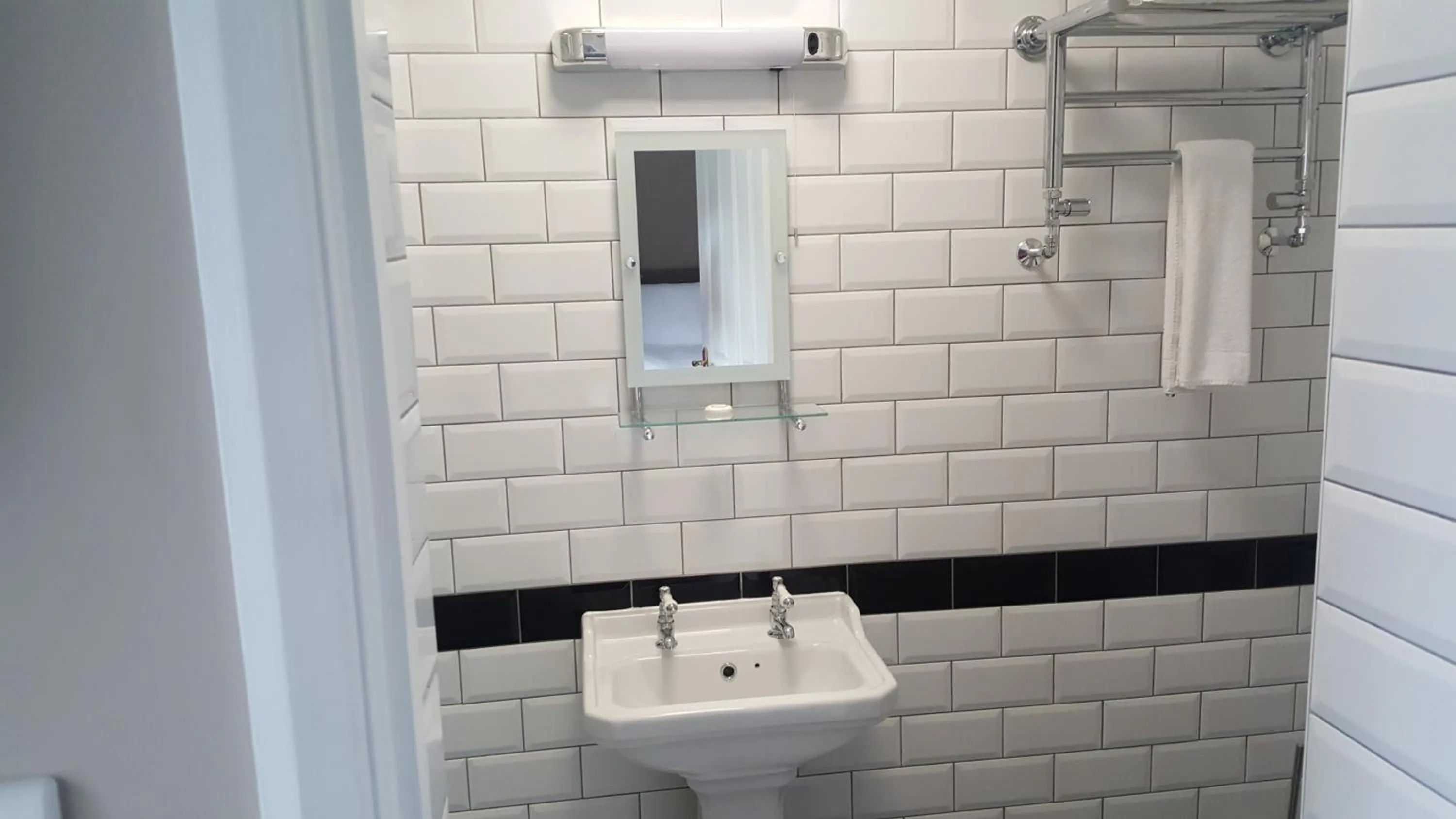 Bathroom in Rye Court Hotel