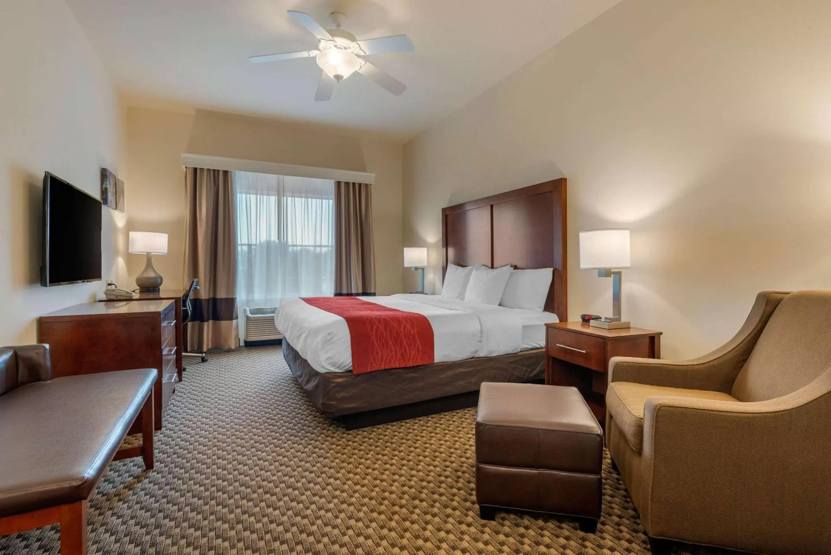 King Room with Roll-In Shower - Accessible/Non-Smoking in Comfort Inn & Suites Fort Myers Airport King Room with Roll-In Shower - Accessible/Non-Smoking in Comfort Inn & Suites Fort Myers Airport