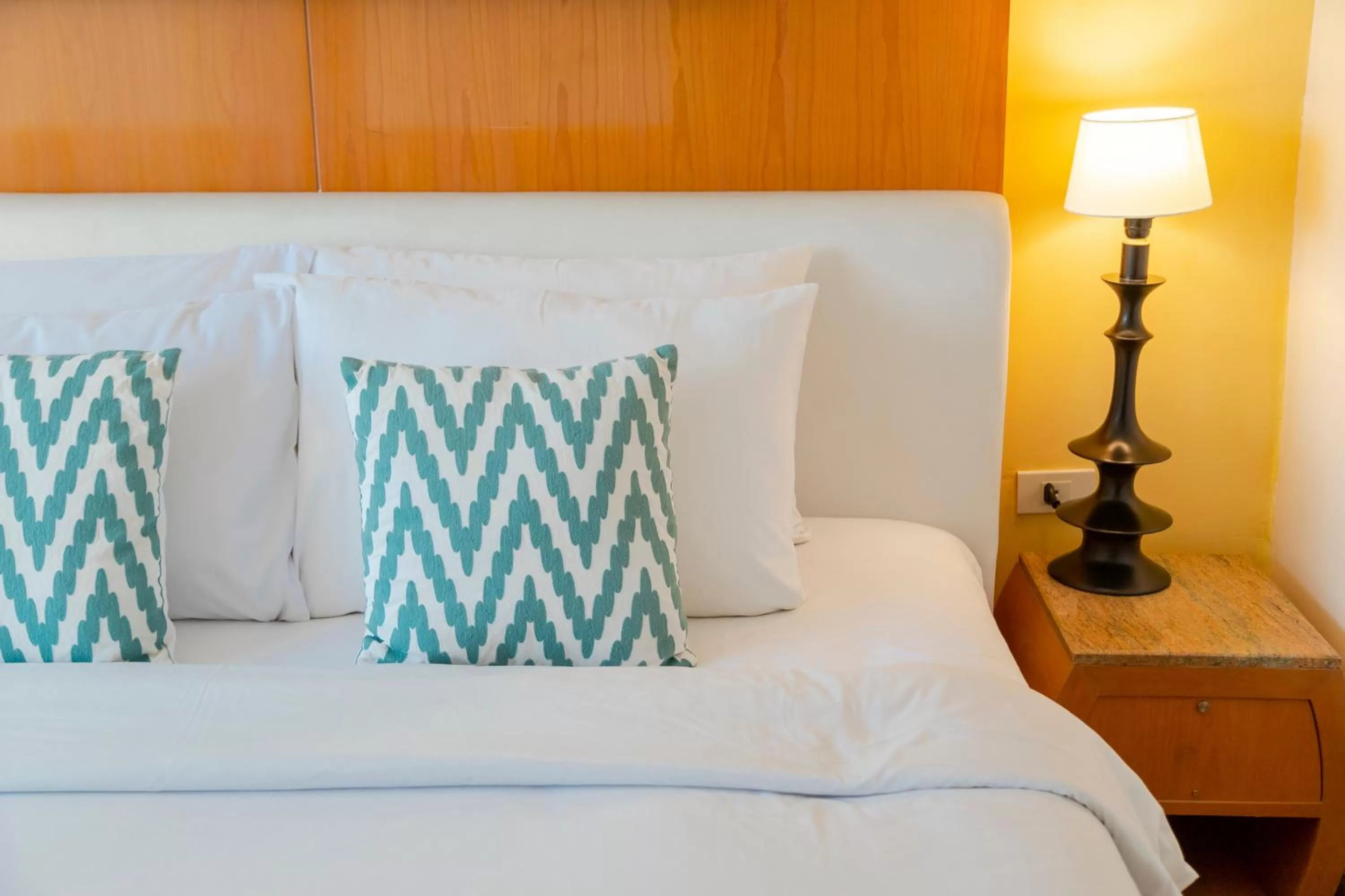 Bed in Pinnacle Lumpini Park Hotel