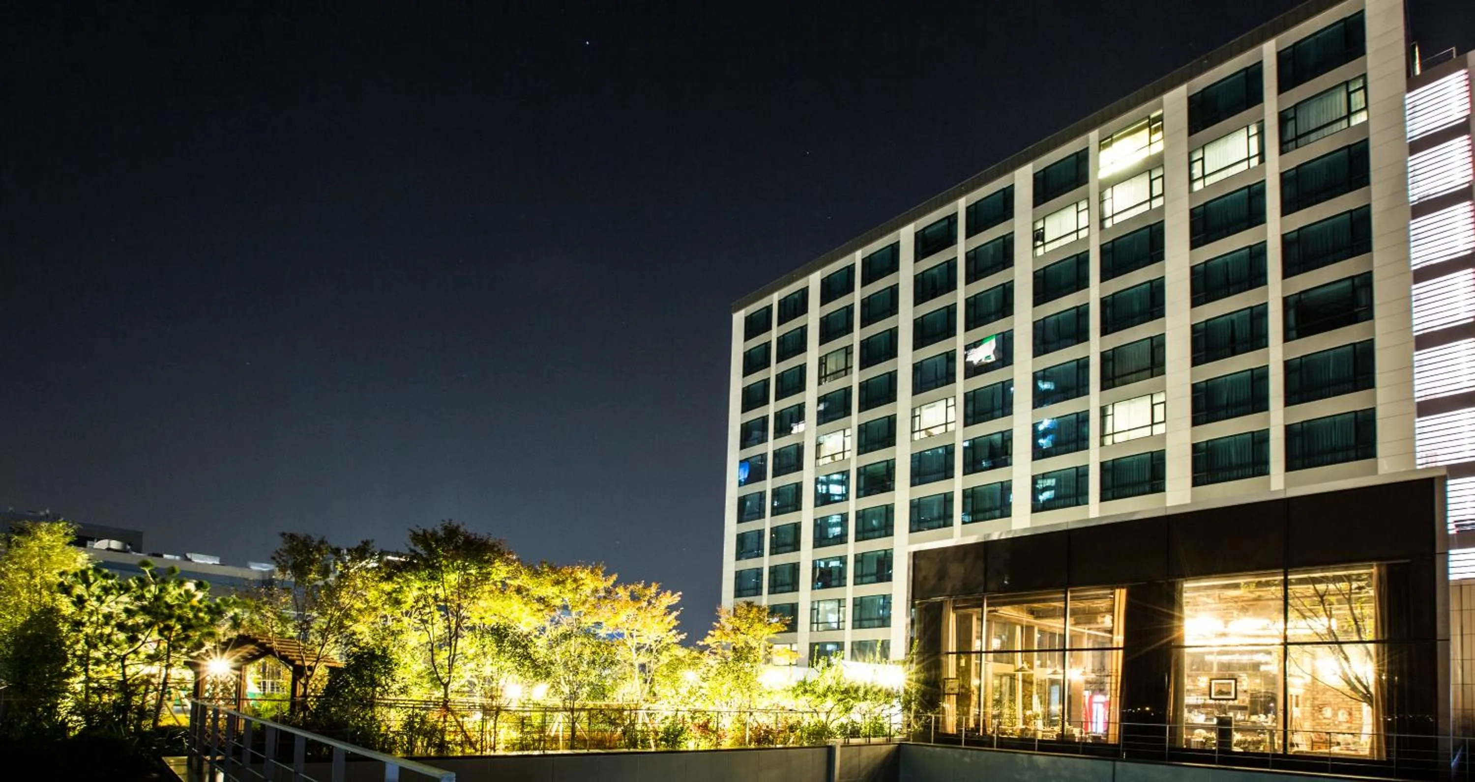 Restaurant/places to eat in I Square Hotel