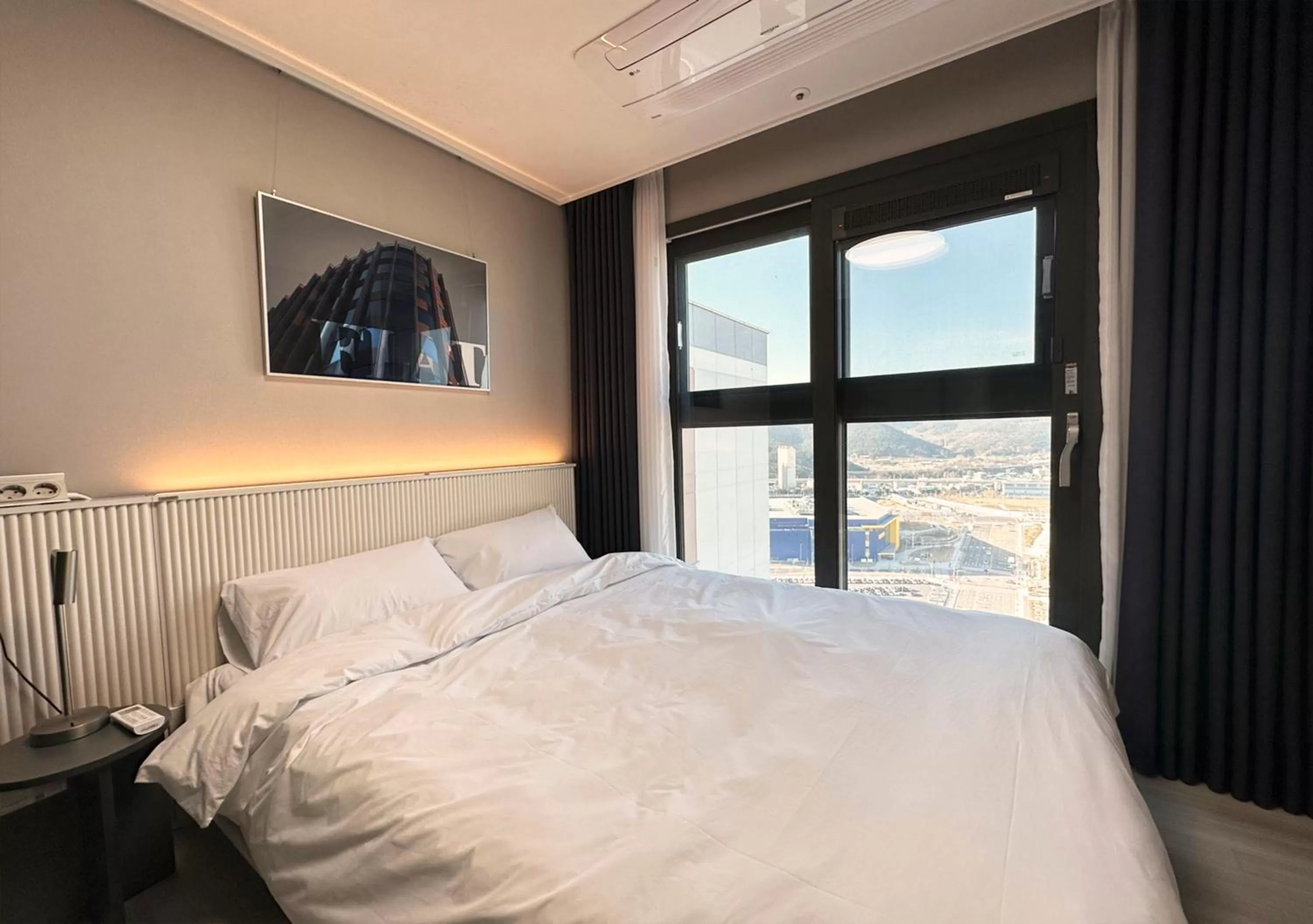 Bed in Y Collection by UH FLAT Osiria