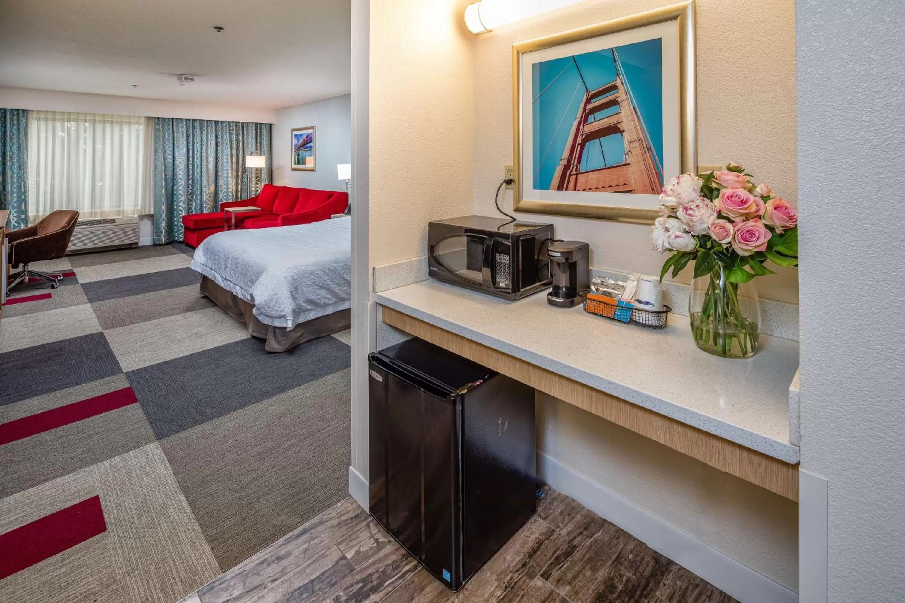 Bed in Hampton Inn San Francisco Airport