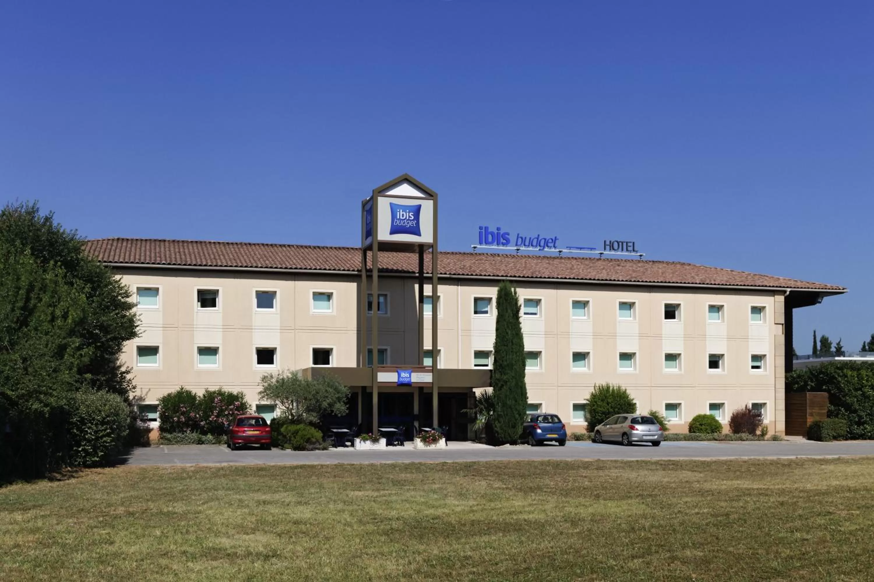 Facade/entrance, Property Building in IBIS Budget Aix en Provence Est Le Canet