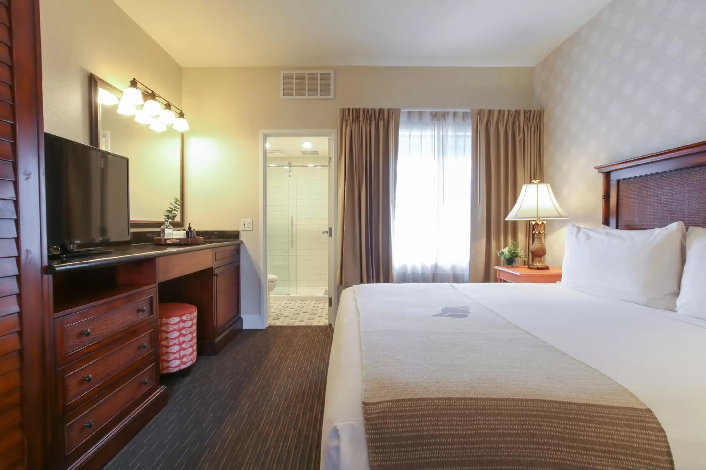 Top Floor Courtyard View King Suite Sleeper Sofa in Oxford Suites Pismo Beach Top Floor Courtyard View King Suite Sleeper Sofa in Oxford Suites Pismo Beach