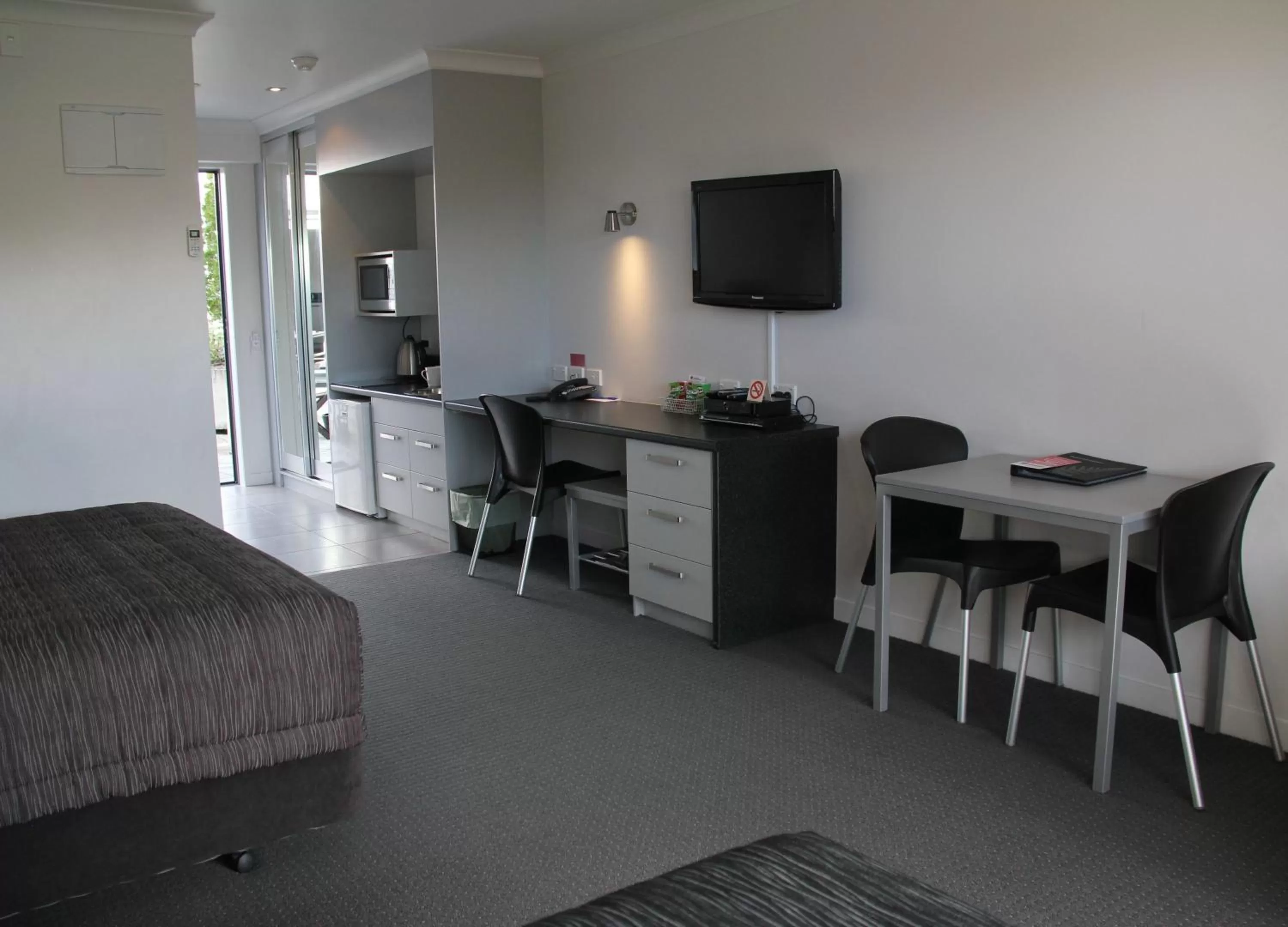 Kitchen or kitchenette in Pukekura Motor Lodge