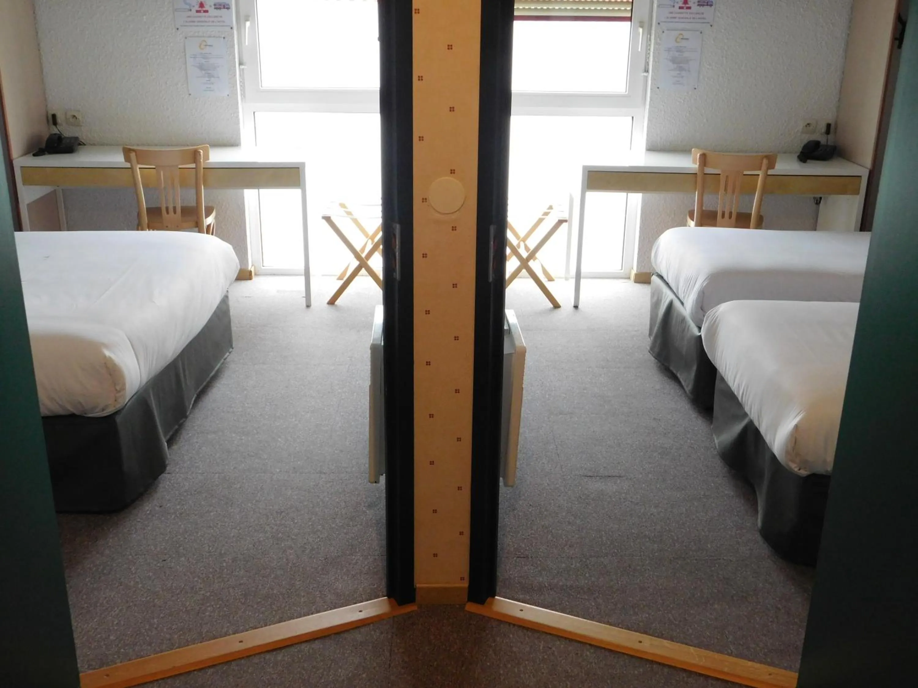 Property building, Bed in The Originals Access, Hotel Aries, Argentan (Inter-Hotel)