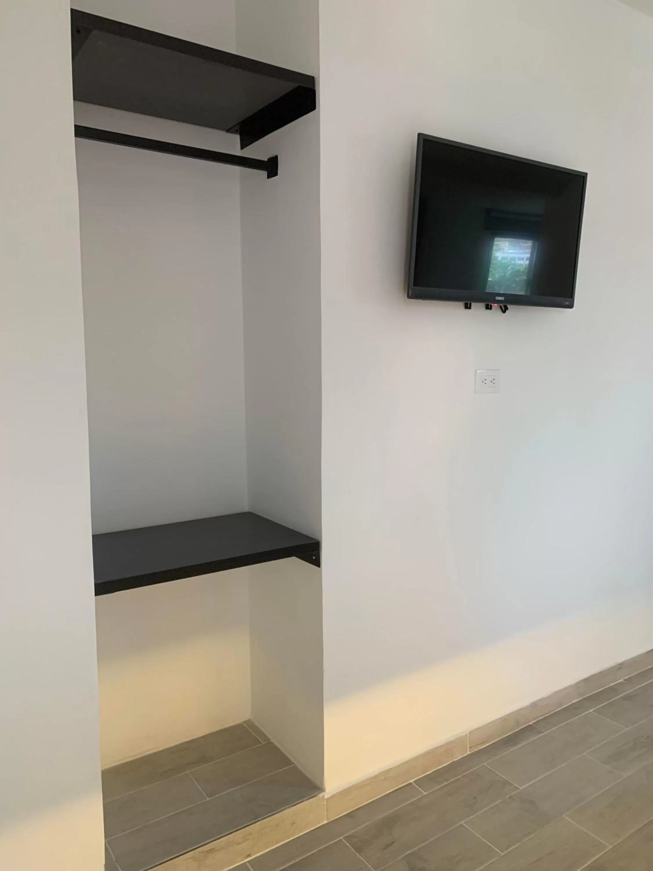 TV and multimedia, TV/Entertainment Center in Hotel 14-04