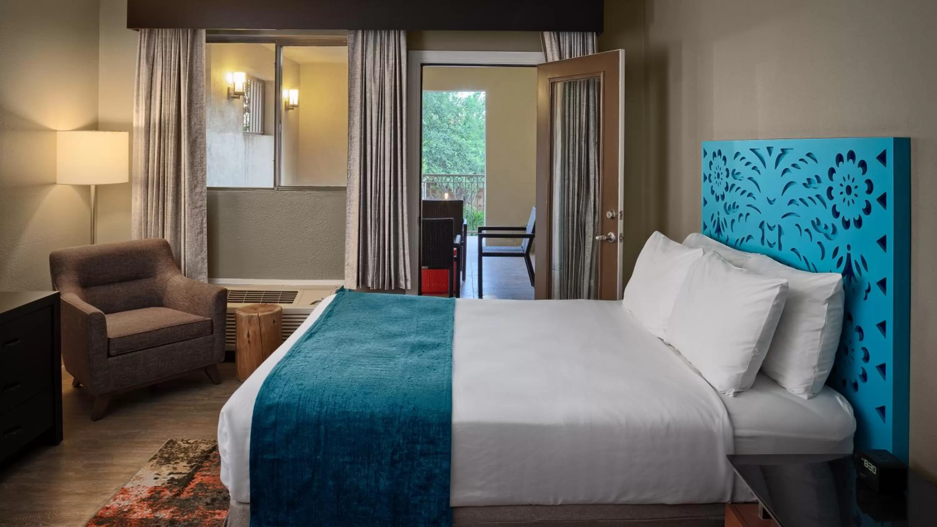 Photo of the whole room, Bed in Hotel Indigo San Antonio Riverwalk by IHG