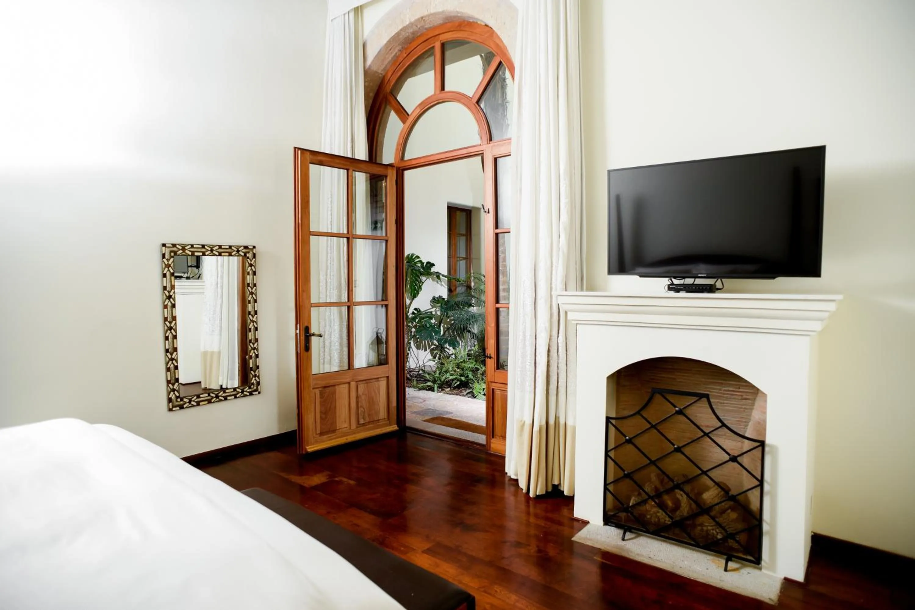 TV and multimedia, Bed in Hotel Casa Blanca 7