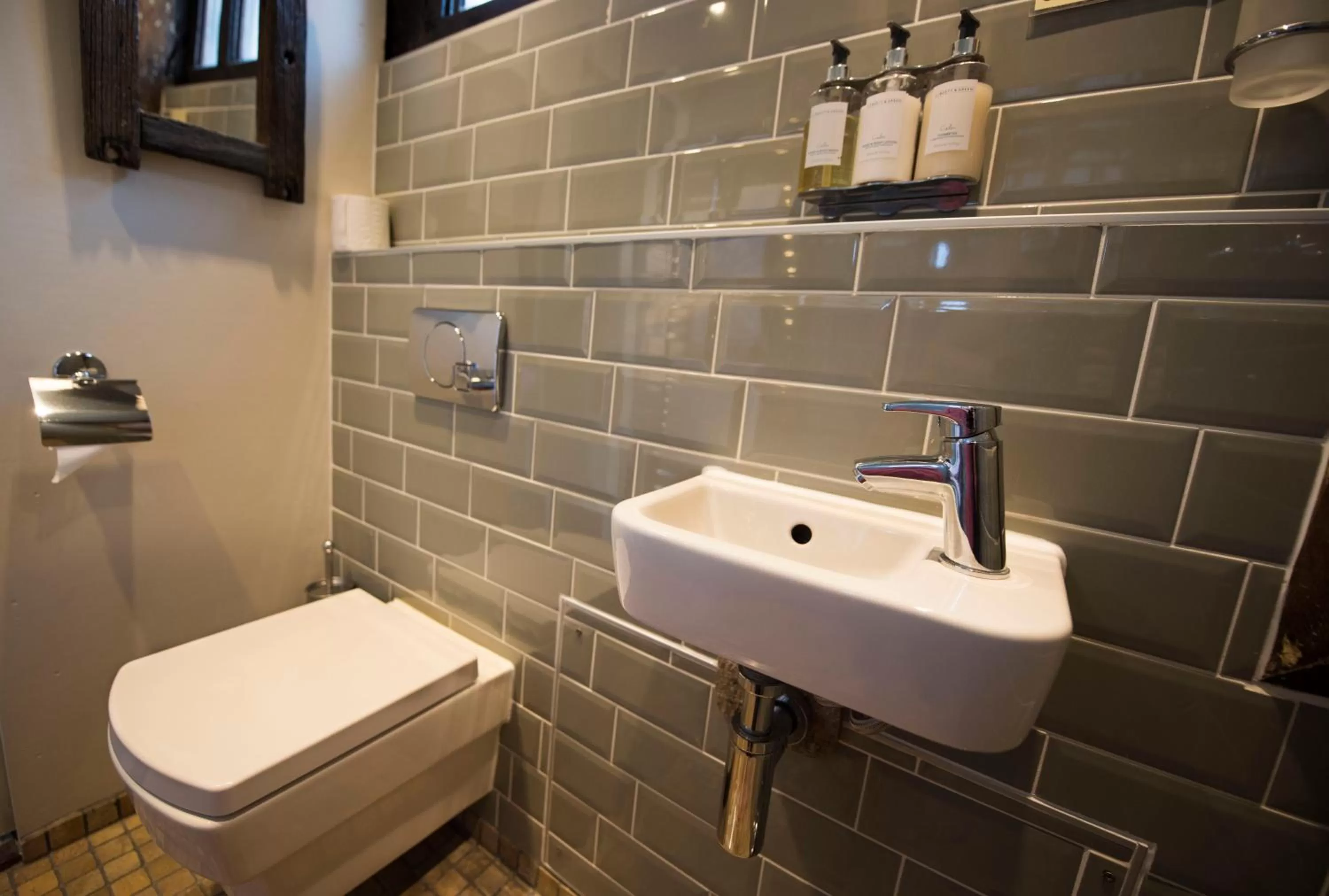 Bathroom in Alma Inn & Dining Rooms
