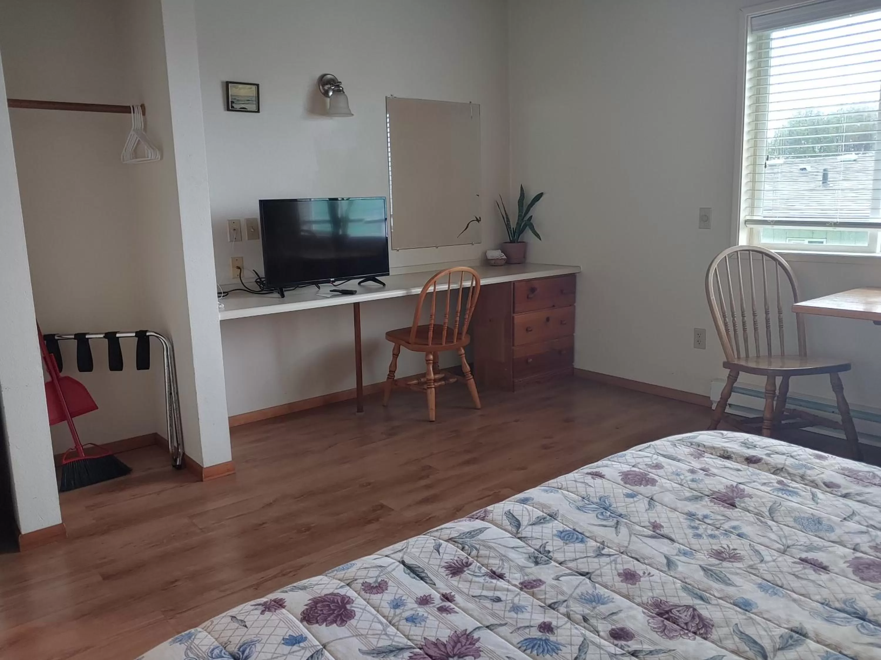 Bed in The Dublin House Motel