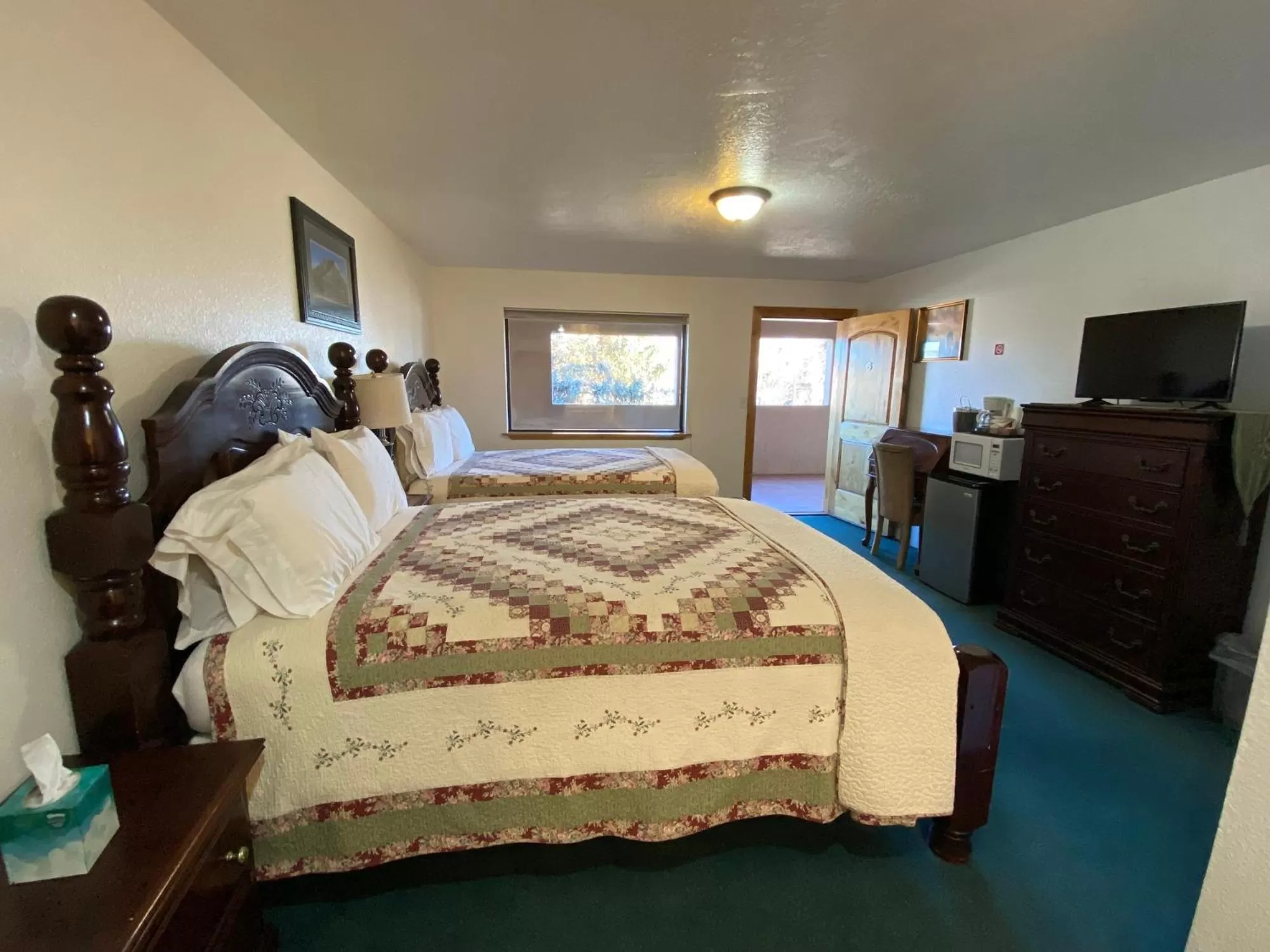 Bed in THE SNUGGLE INN