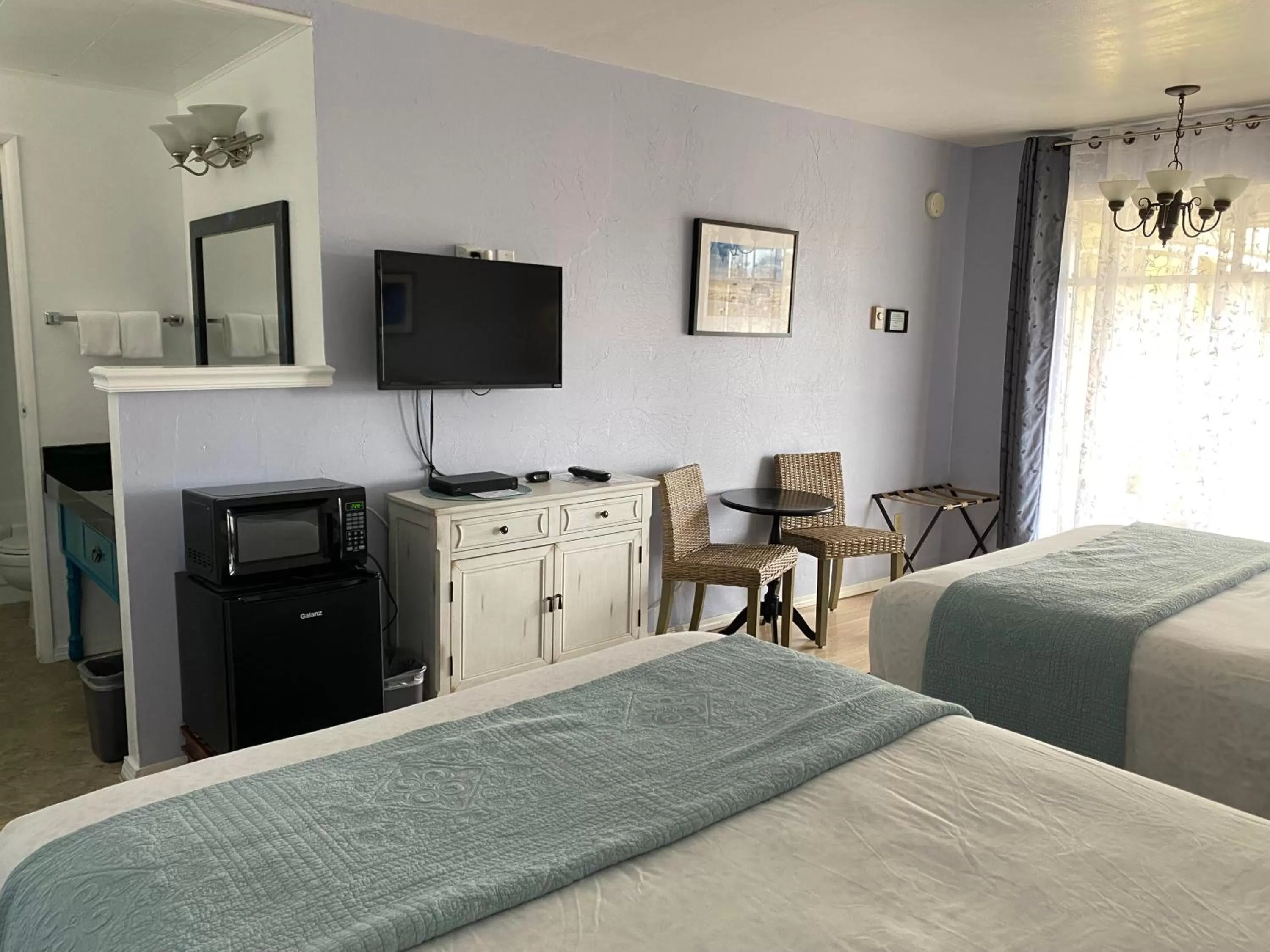 TV and multimedia, Bed in La Kris Inn