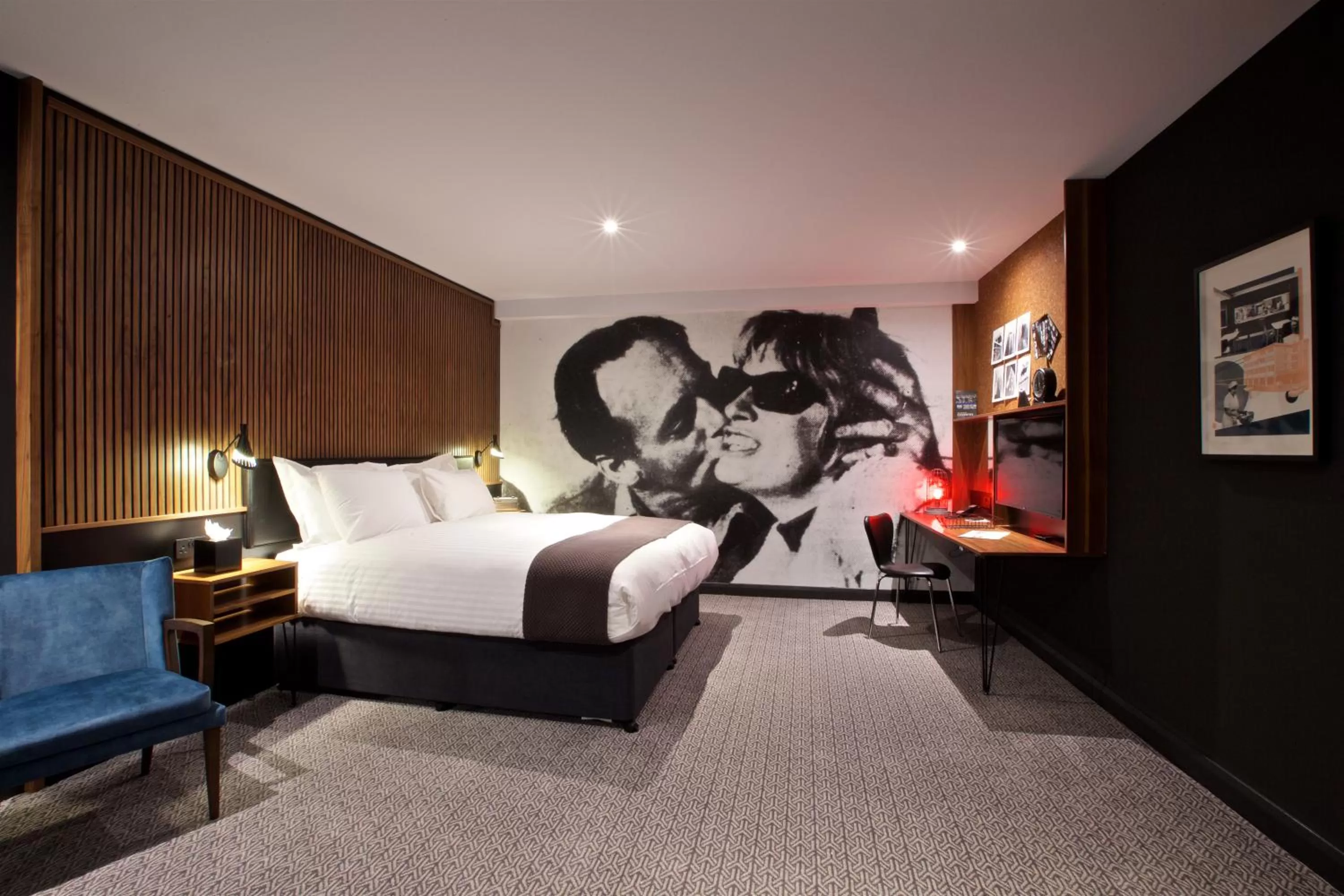 Photo of the whole room, Bed in Telegraph Hotel - Coventry