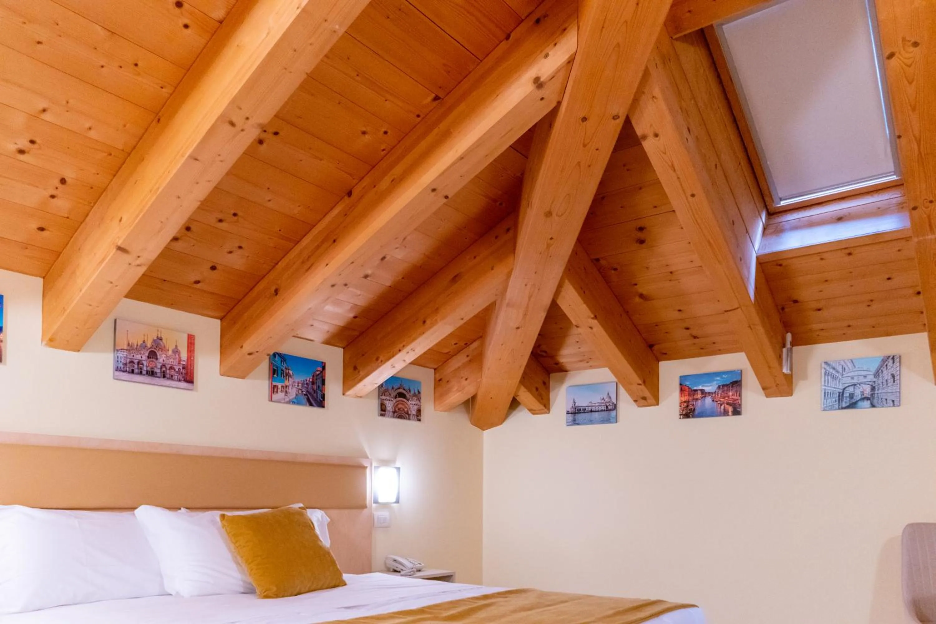 Bedroom, Bed in Hotel Autoespresso Venice - Atika & Atif