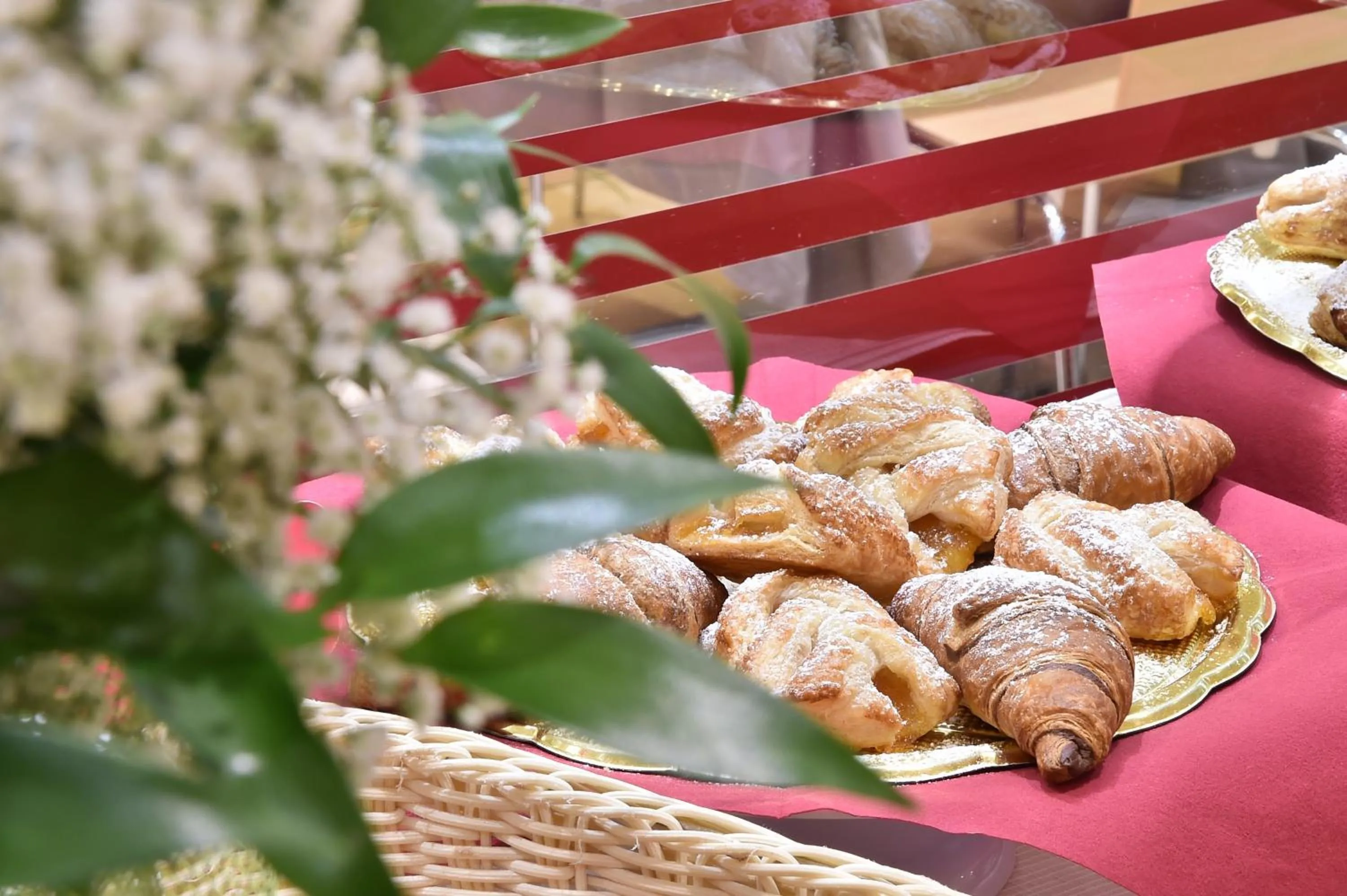 Restaurant/places to eat in Tatì Hotel