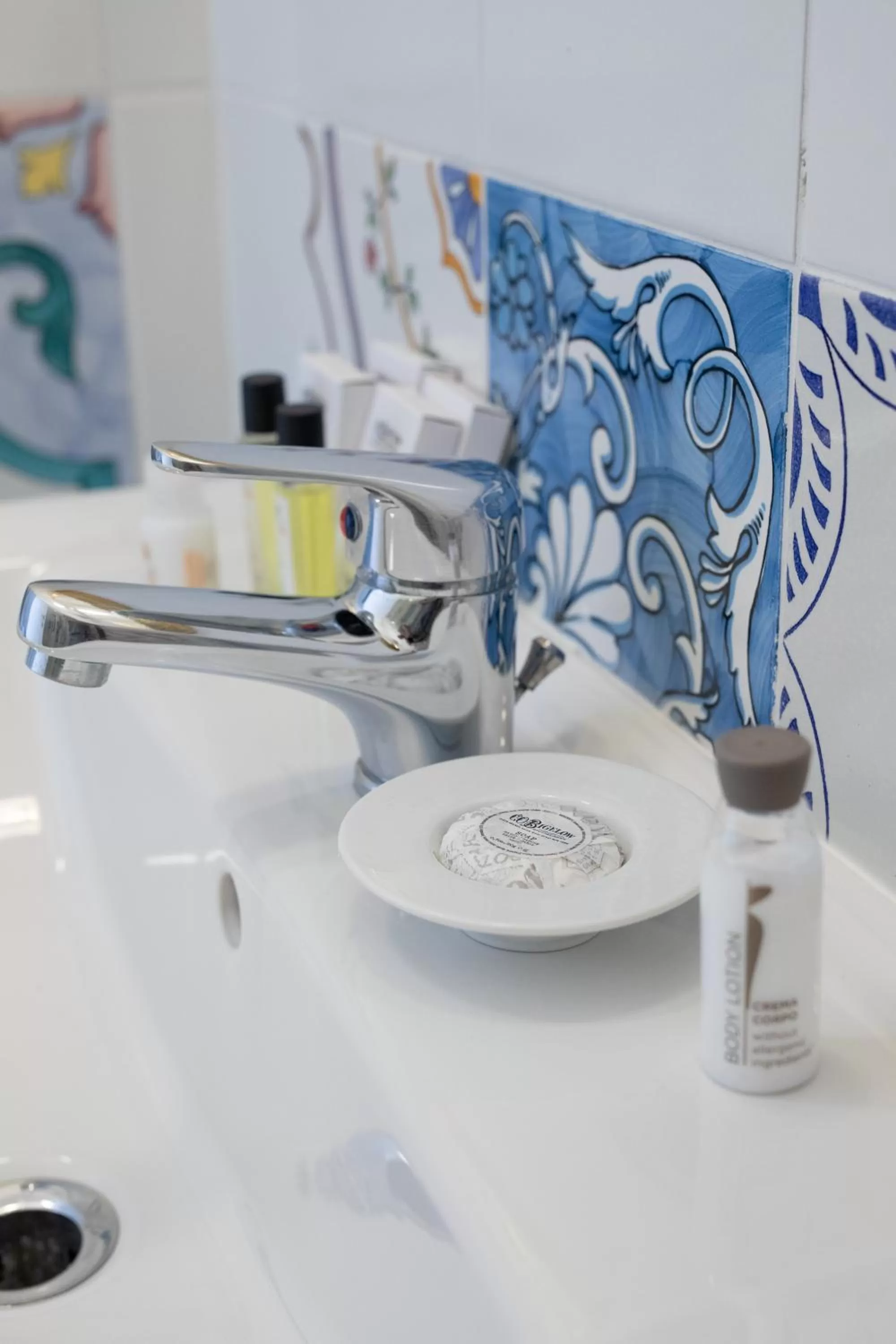 Kitchen/Kitchenette in EFFE SUITES