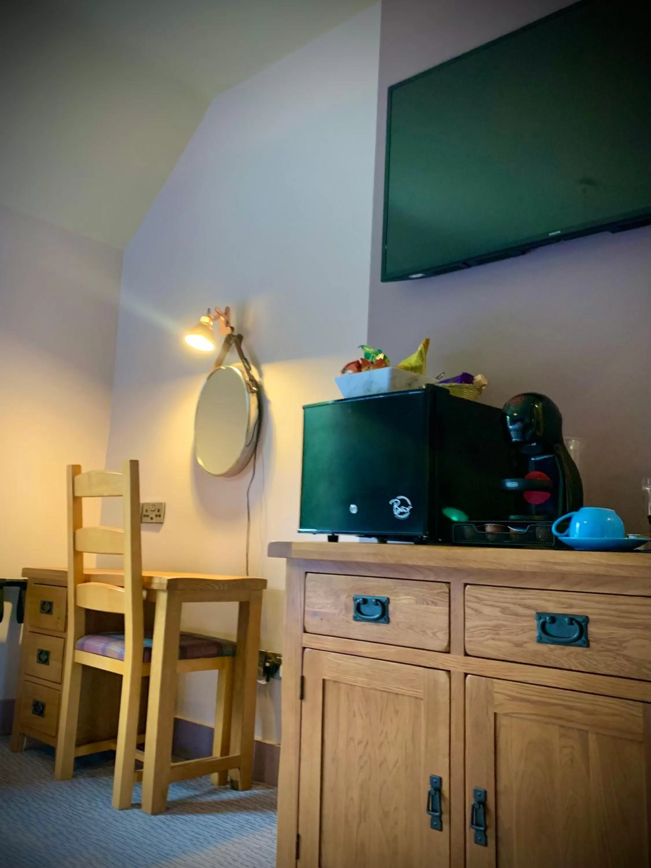 TV and multimedia, TV/Entertainment Center in Crown & Anchor