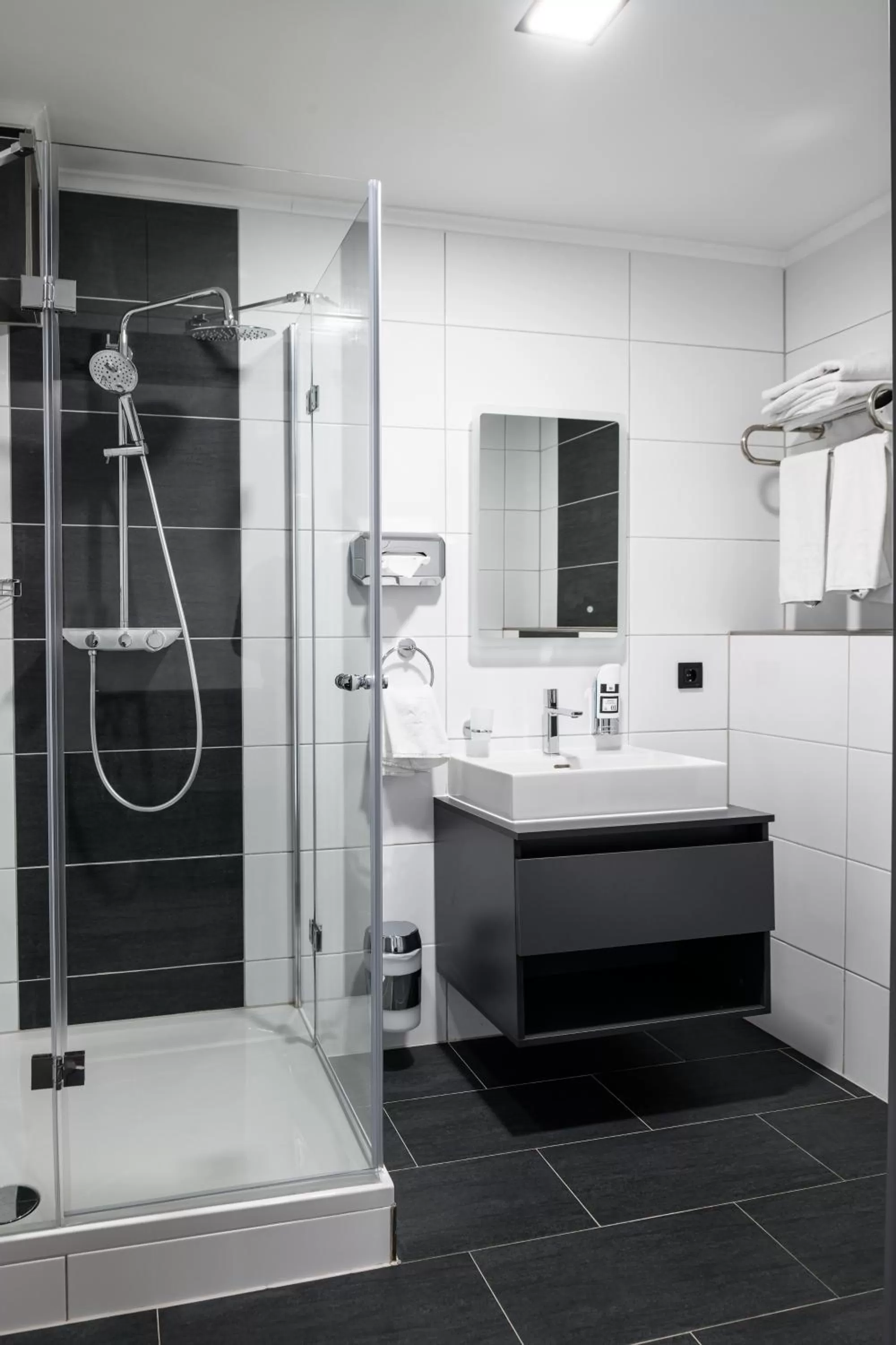 Shower in PARKHOTEL BRAUNAU - 24 Stunden Self Check-IN