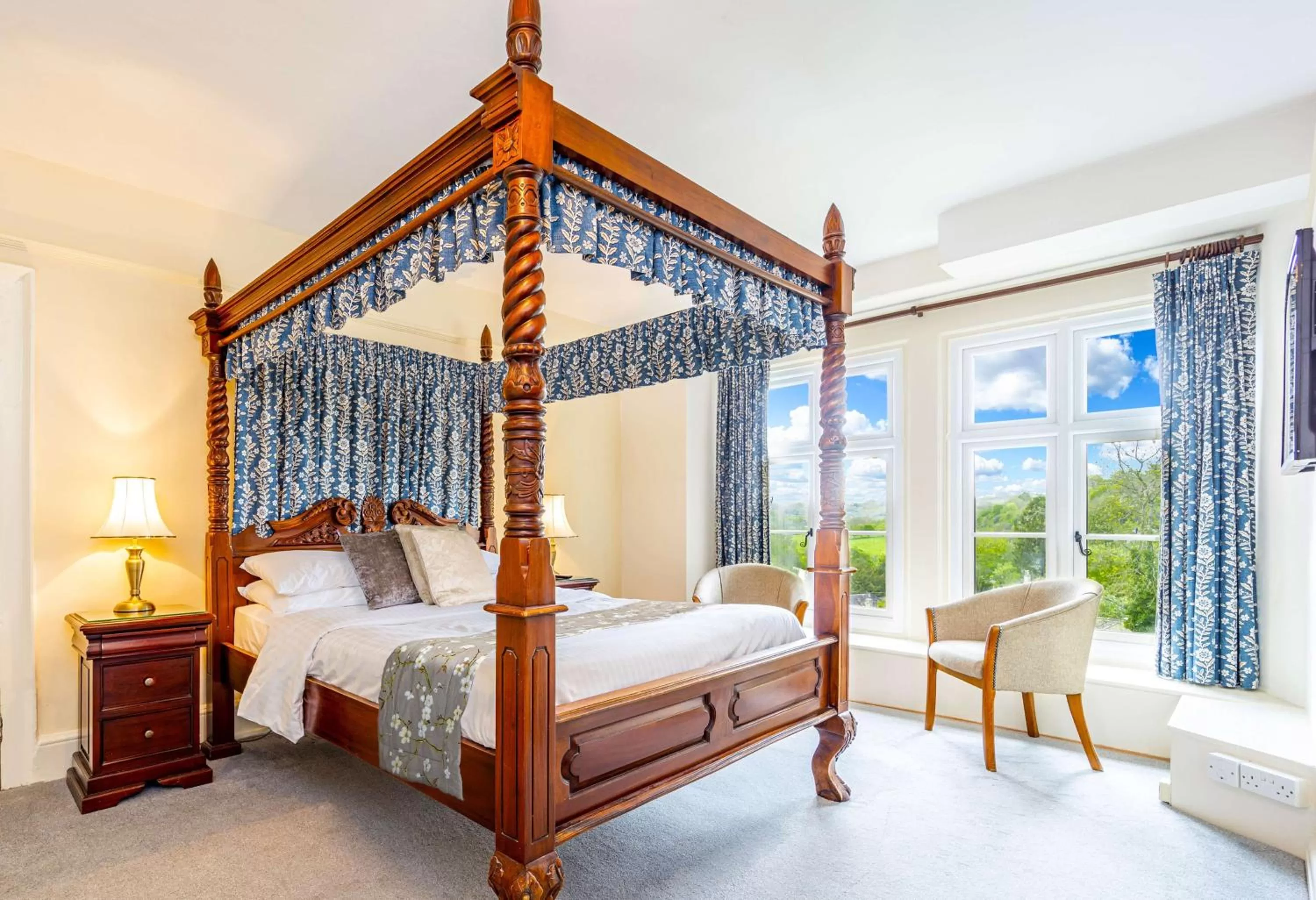 Photo of the whole room, Bed in Best Western Limpley Stoke Hotel