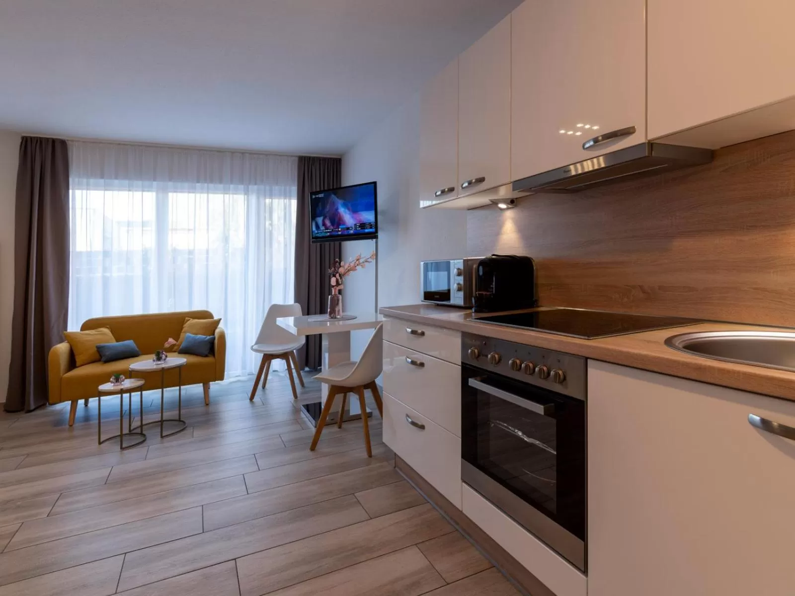 Kitchen/Kitchenette in GLEUEL INN - digital hotel & serviced apartments & boardinghouse mit voll ausgestatteten Küchen