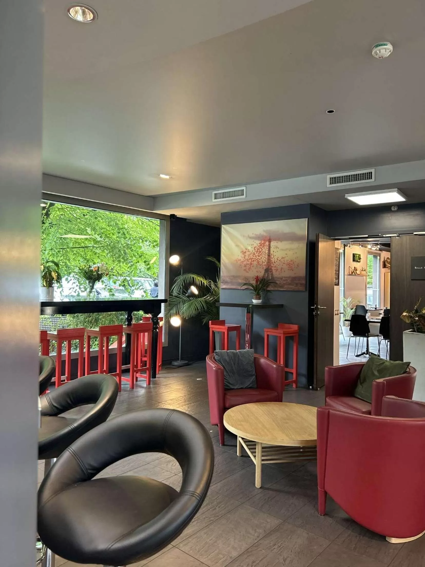 Lounge or bar in Standing Hotel Suites by Actisource