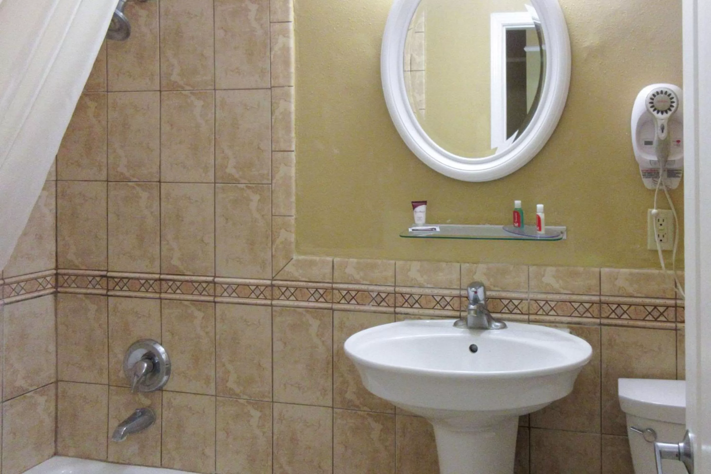 King Suite - Non-Smoking in Econo Lodge