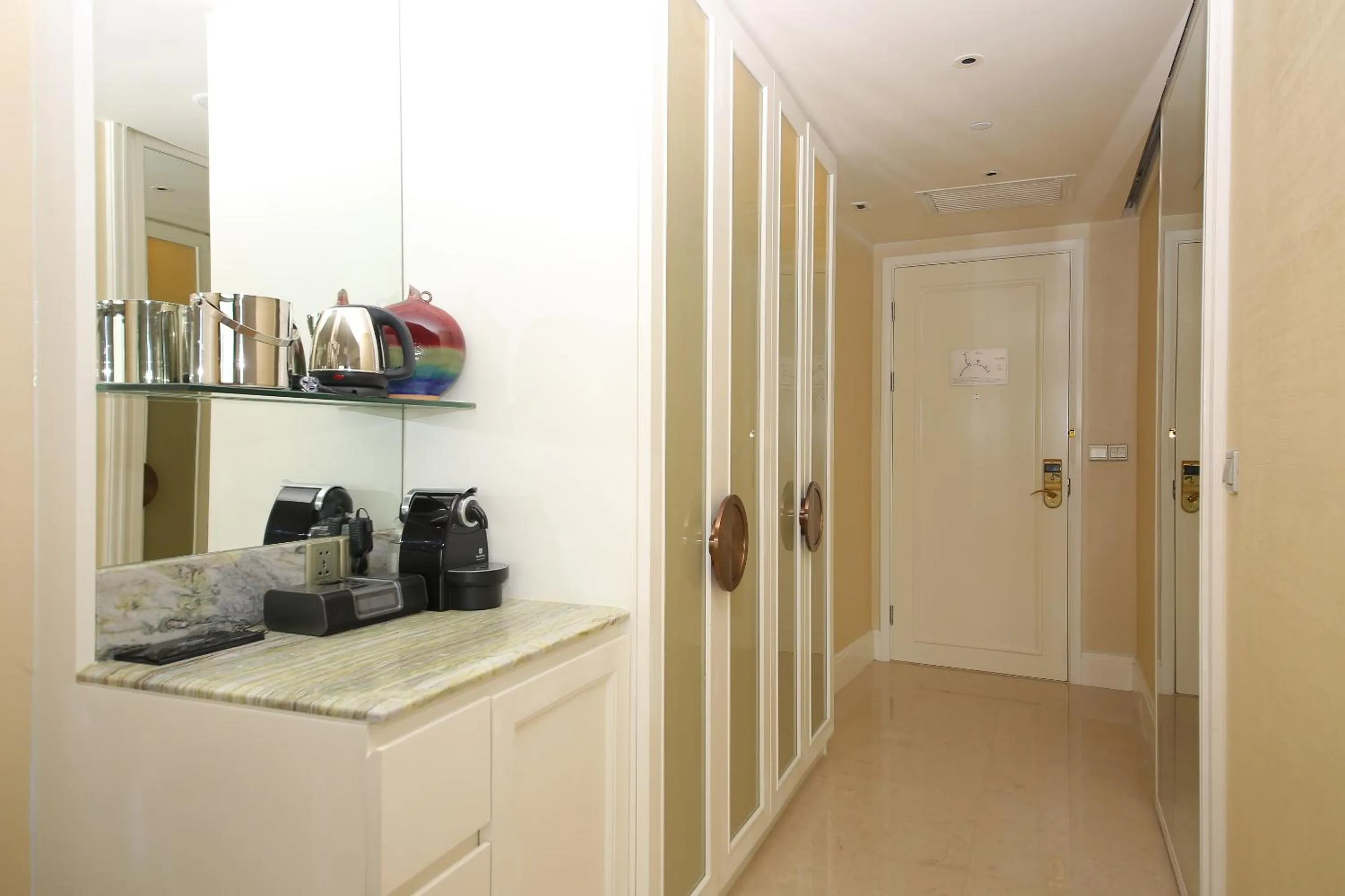 Coffee/tea facilities in Fairmont Yangcheng Lake